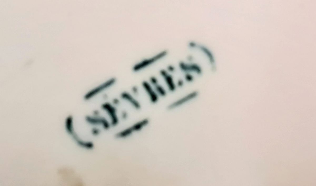 Detail f: Runde Vase, Paul Milet, Sevres, um 1903, Fayence mit Blattgoldgrund, florale Emailmalerei, innen hell türkis, glasiert, undeutlich bez. wohl: ...