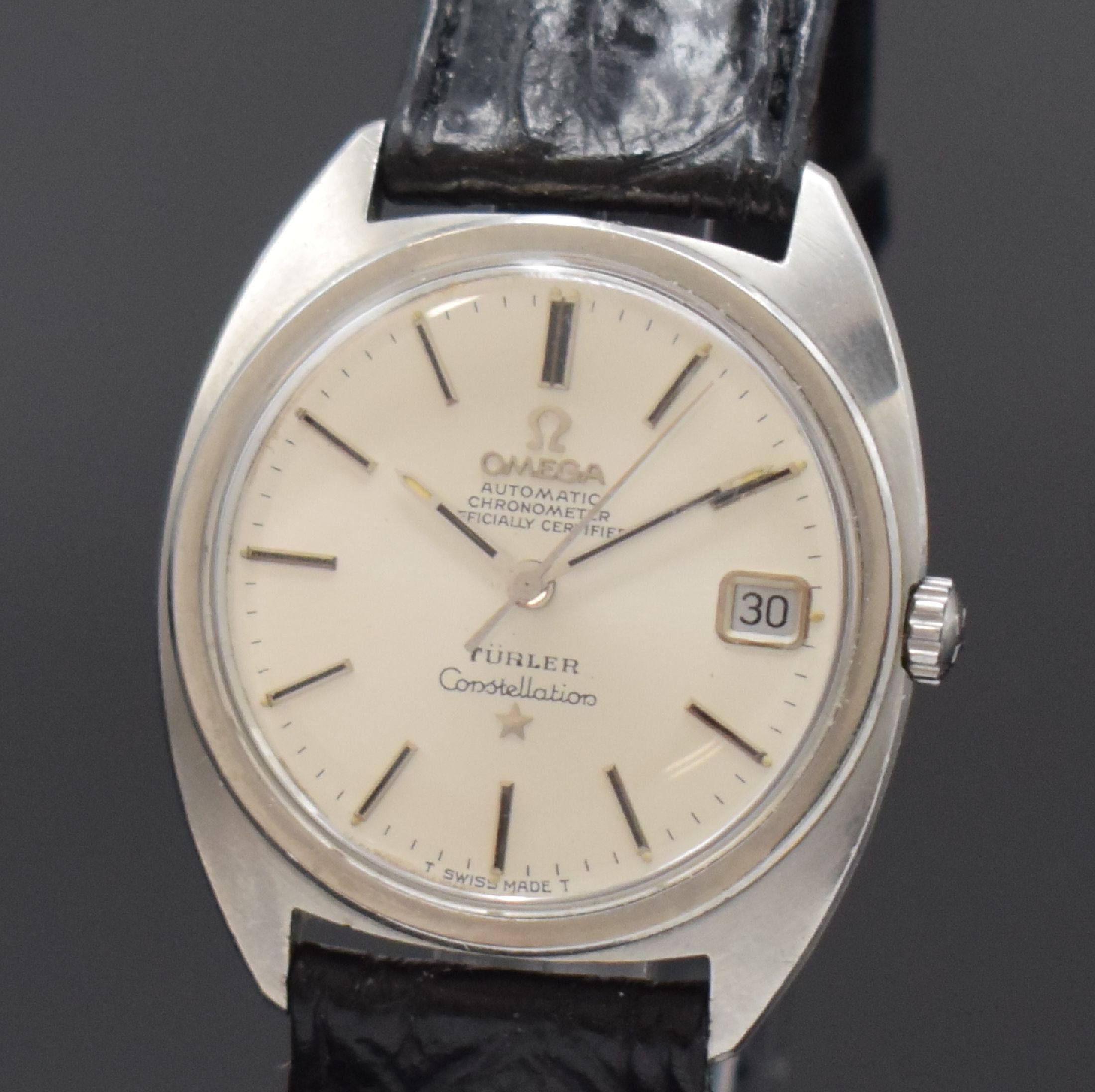 Detail a: OMEGA Constellation Chronometer Armbanduhr in Stahl Referenz 168.017, Schweiz um 1969, Automatik, Boden m. Darst. Sternwarte verschr., silb. ...