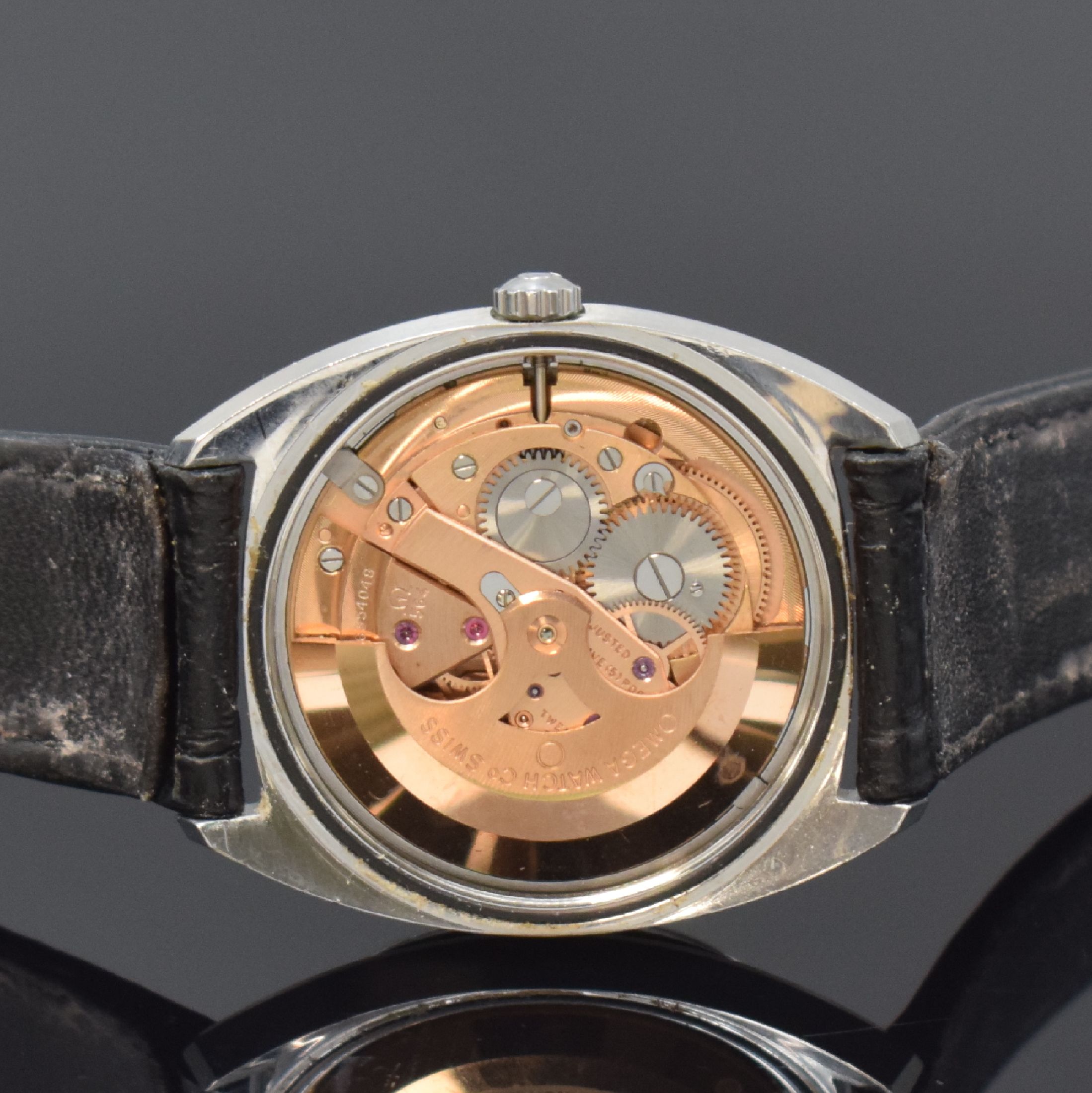 Detail d: OMEGA Constellation Chronometer Armbanduhr in Stahl Referenz 168.017, Schweiz um 1969, Automatik, Boden m. Darst. Sternwarte verschr., silb. ...