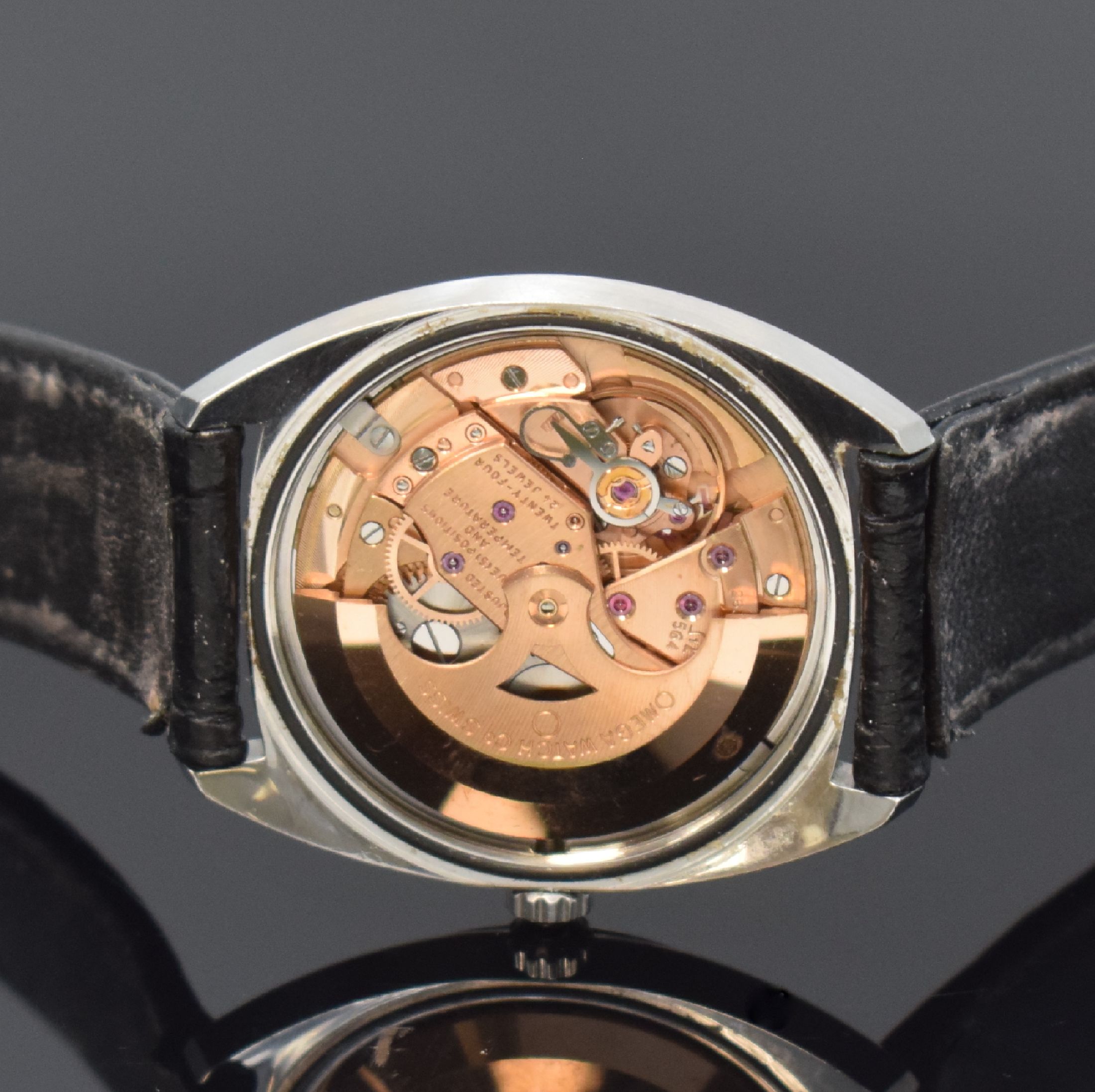 Detail e: OMEGA Constellation Chronometer Armbanduhr in Stahl Referenz 168.017, Schweiz um 1969, Automatik, Boden m. Darst. Sternwarte verschr., silb. ...