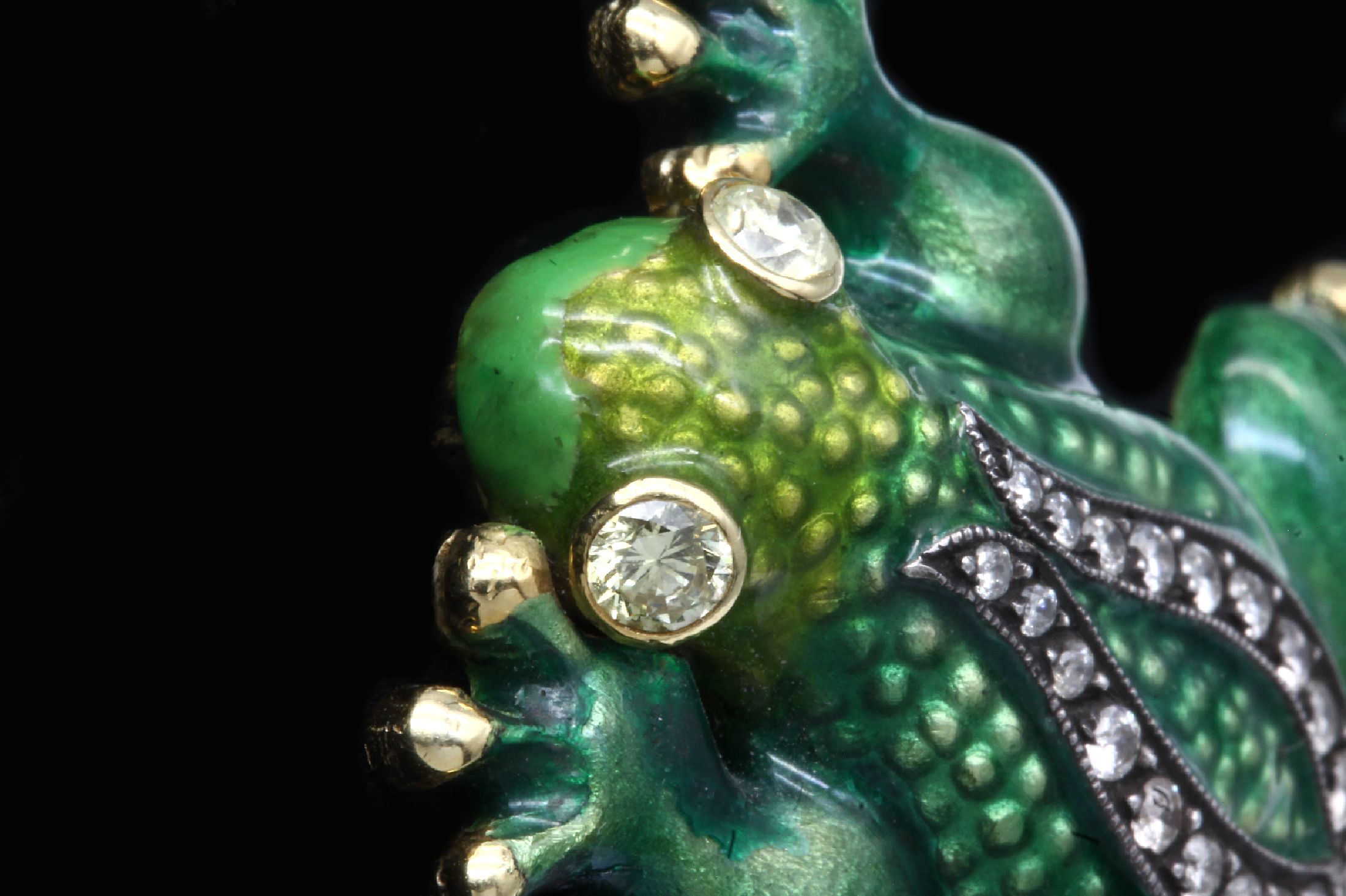 Detail b: 18 kt Gold Email Diamant Brosche, "Frosch" GG 750/000 gepr., grün changierend, 19 Diamanten zus. ca. 0.16 ct ...