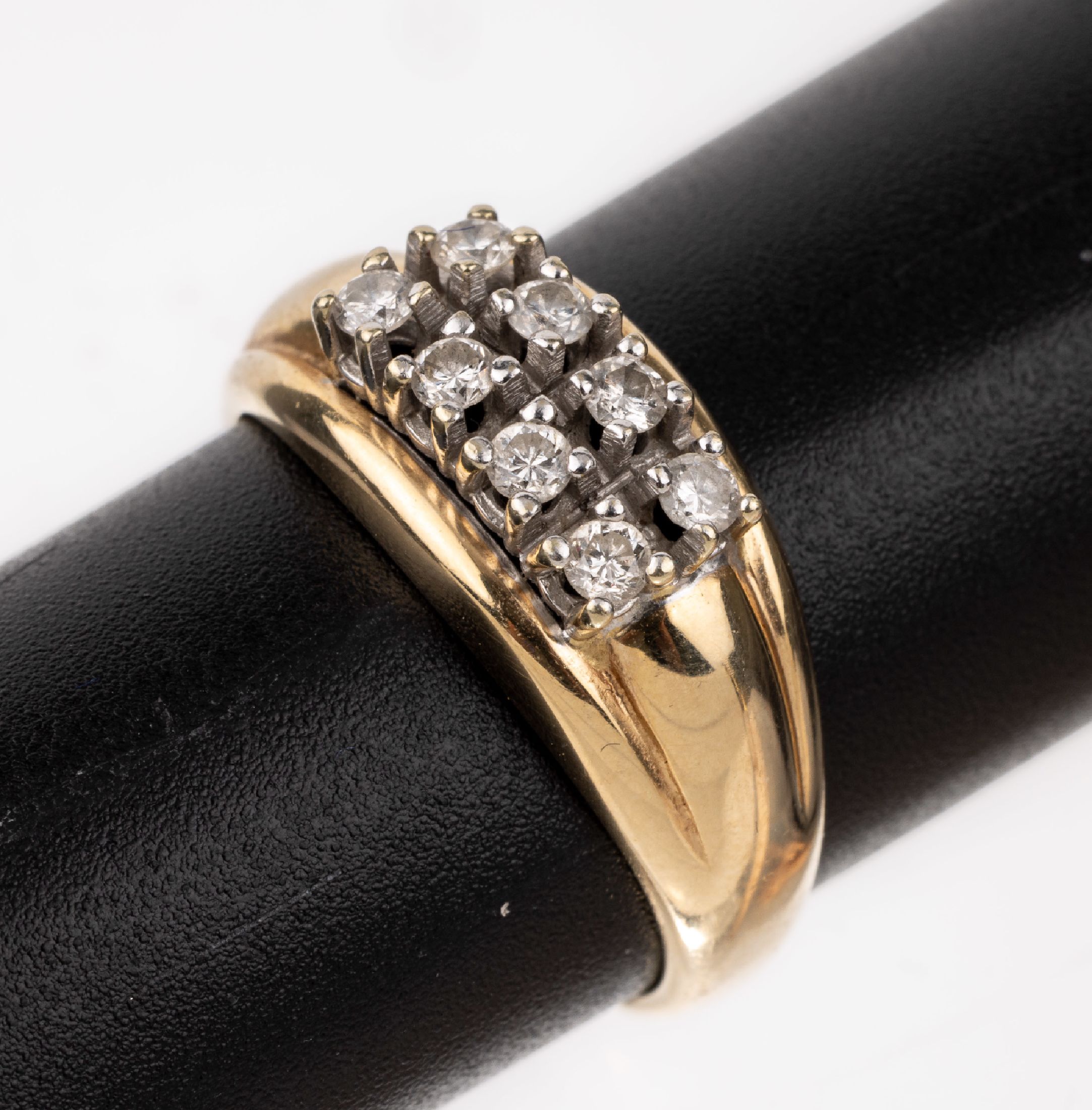 14 kt Gold Brillant-Ring, GG/WG 585/000, 8 in WG gefasste Brillanten zus. ca. 0.24 ct Weiß/si, RW 57, ca. 5.9 g