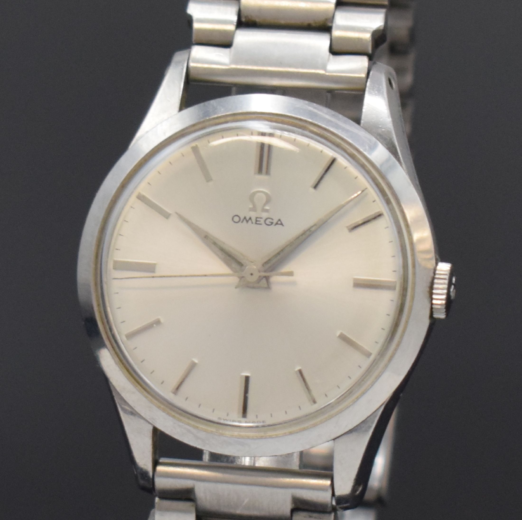 Detail a: OMEGA große Herrenarmbanduhr in Edelstahl Referenz 2760-7SC, Handaufzug, Schweiz um 1955, 3-teil. Geh. inkl. orig. Gliederband m. Faltschl. Ref. ...