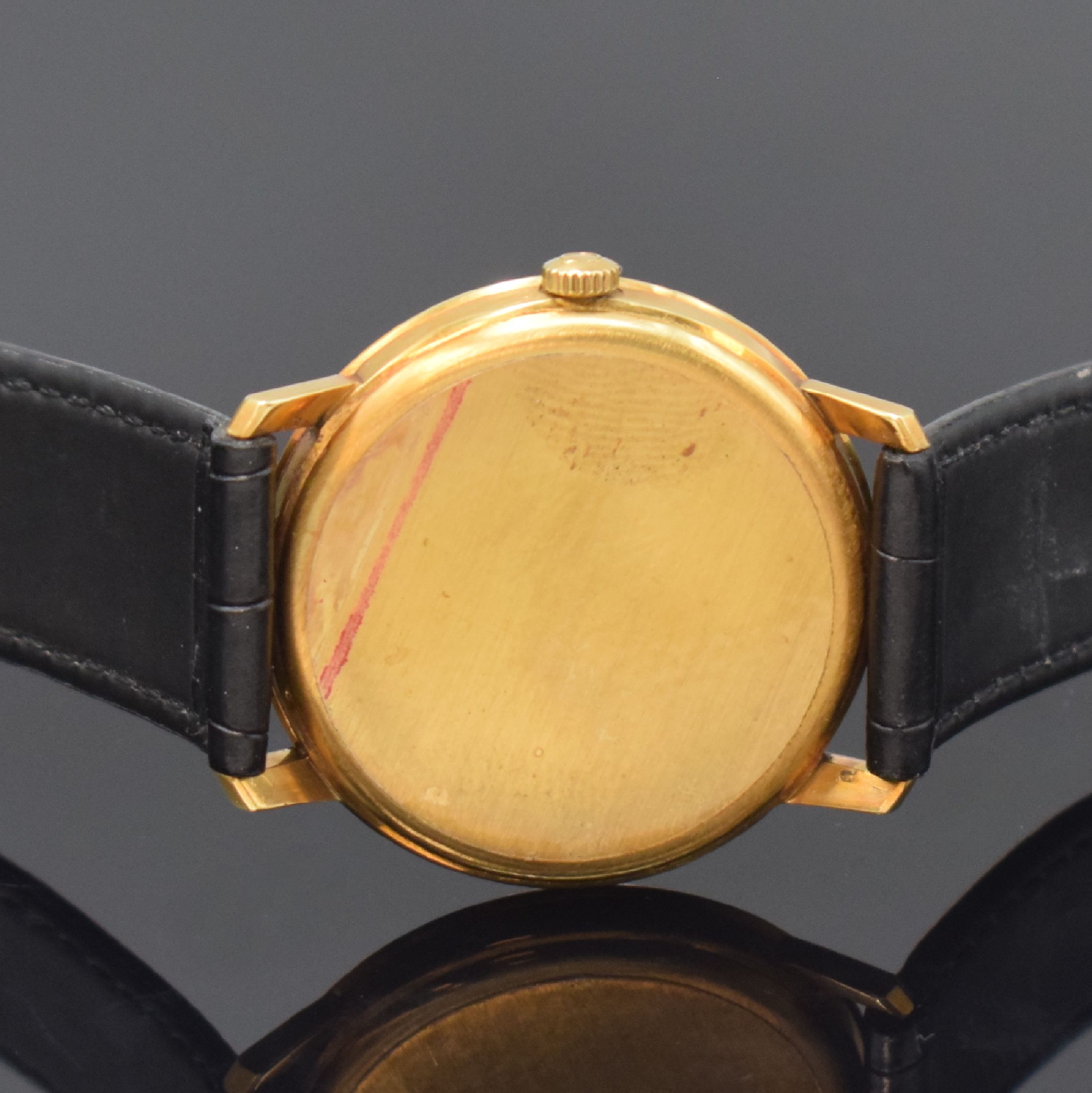 Detail d: OMEGA Geneve Herrenarmbanduhr in GG 585/000 Referenz 131.021, Schweiz um 1969, Handaufzug, 3-teil. Geh., Boden und Glasrand aufgedr., vers. Zifferbl. ...