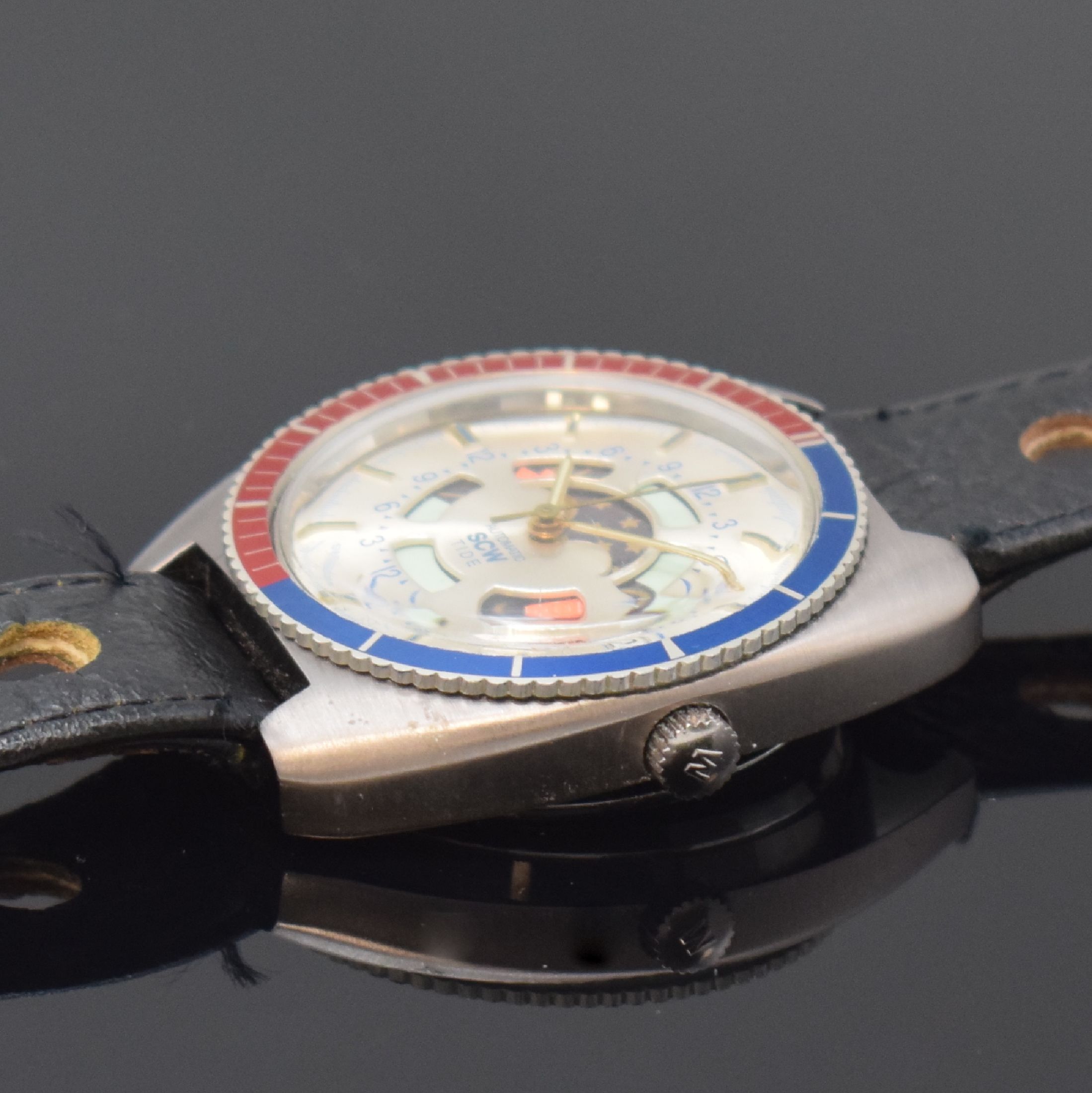Detail b: SCW Tiden-Armbanduhr, Automatik, Schweiz um 1960, Automatik, ungetr. Lagerw., Edelstahlgeh., Boden m. Sichtfenster aufgedr.,silberfarb. Zifferblatt ...