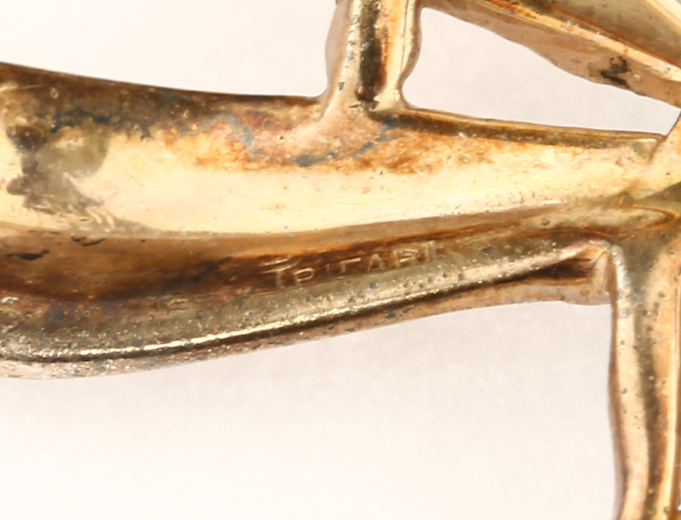 Detail c: TRIFARI Modeschmuckbrosche "Libelle", Metall verg., bes. mit buntem und farblosem Straß,facett. und Cabochons, Tragespuren, L. ca. 5.5cm, ...