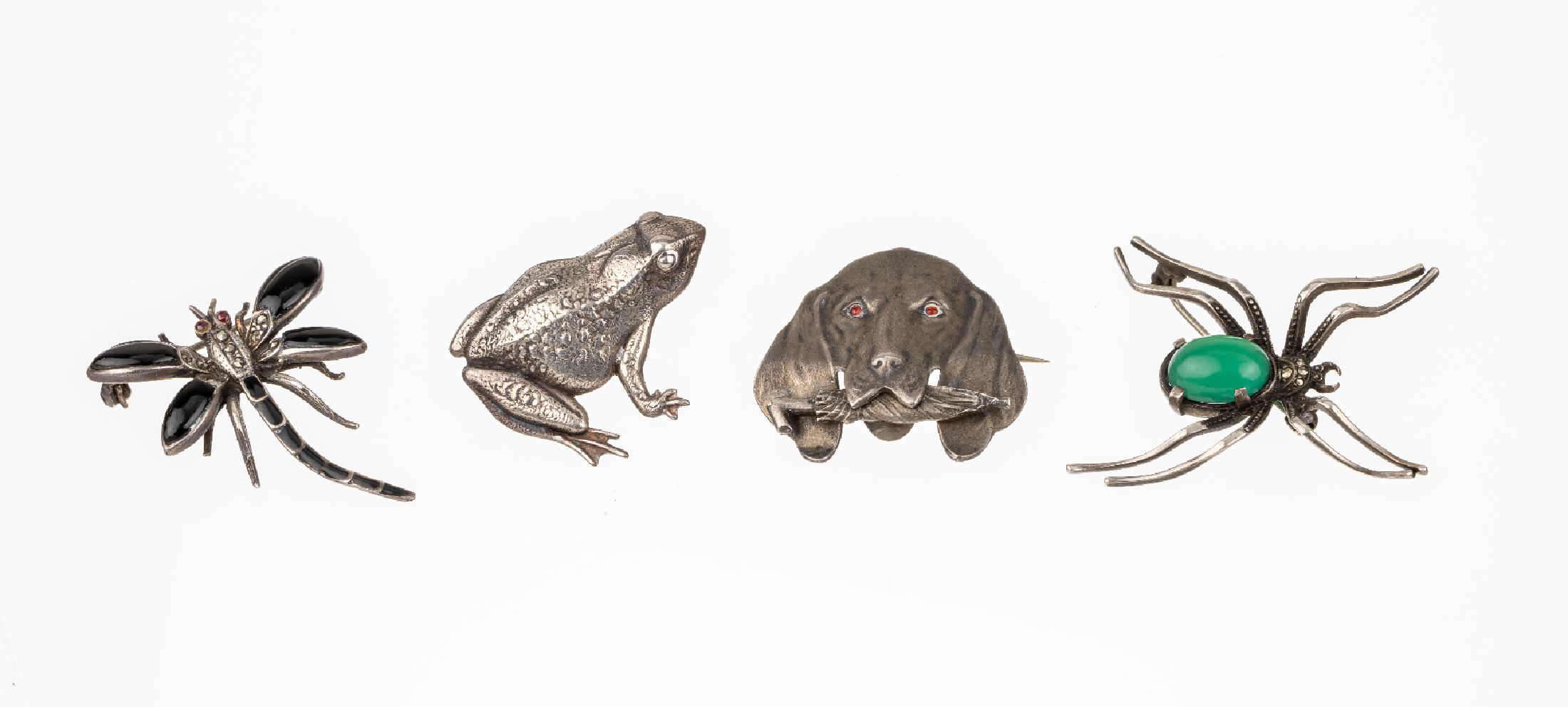 Konvolut 3 Broschen, deutsch 1930er Jahre, Silber, best. aus: 1 x Hundekopf, 1 x Libelle mit schwarzem Email und Markasiten, 1 x Spinnemit ...
