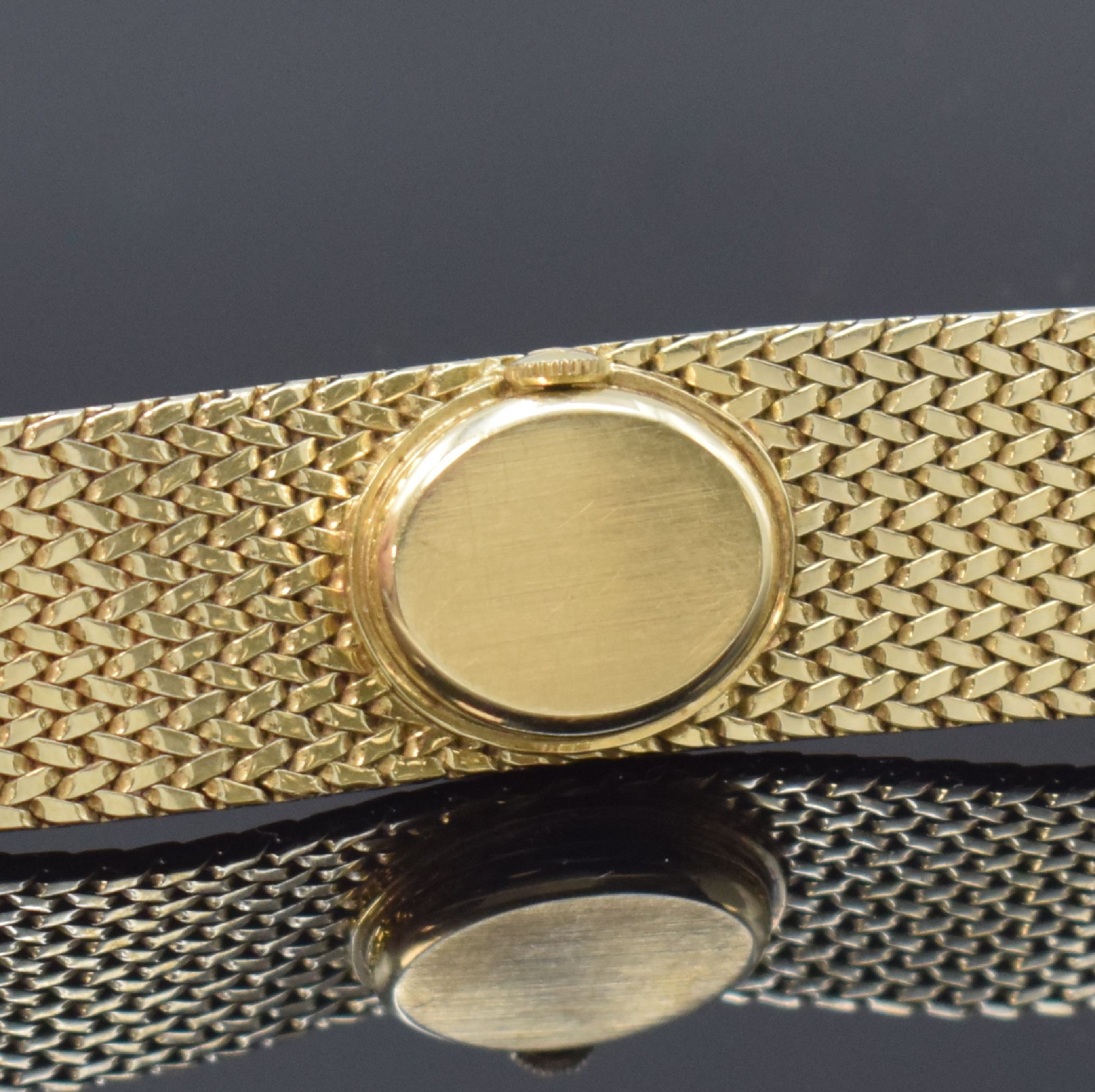 Detail e: TISSOT Damenarmbanduhr in GG 585/000, Schweiz um 1975, quarz, Boden aufgedr., Zifferbl. m. aufges. Std.-Ind., schwarze Zeiger, D. ca. 17 cm, L. ca. ...