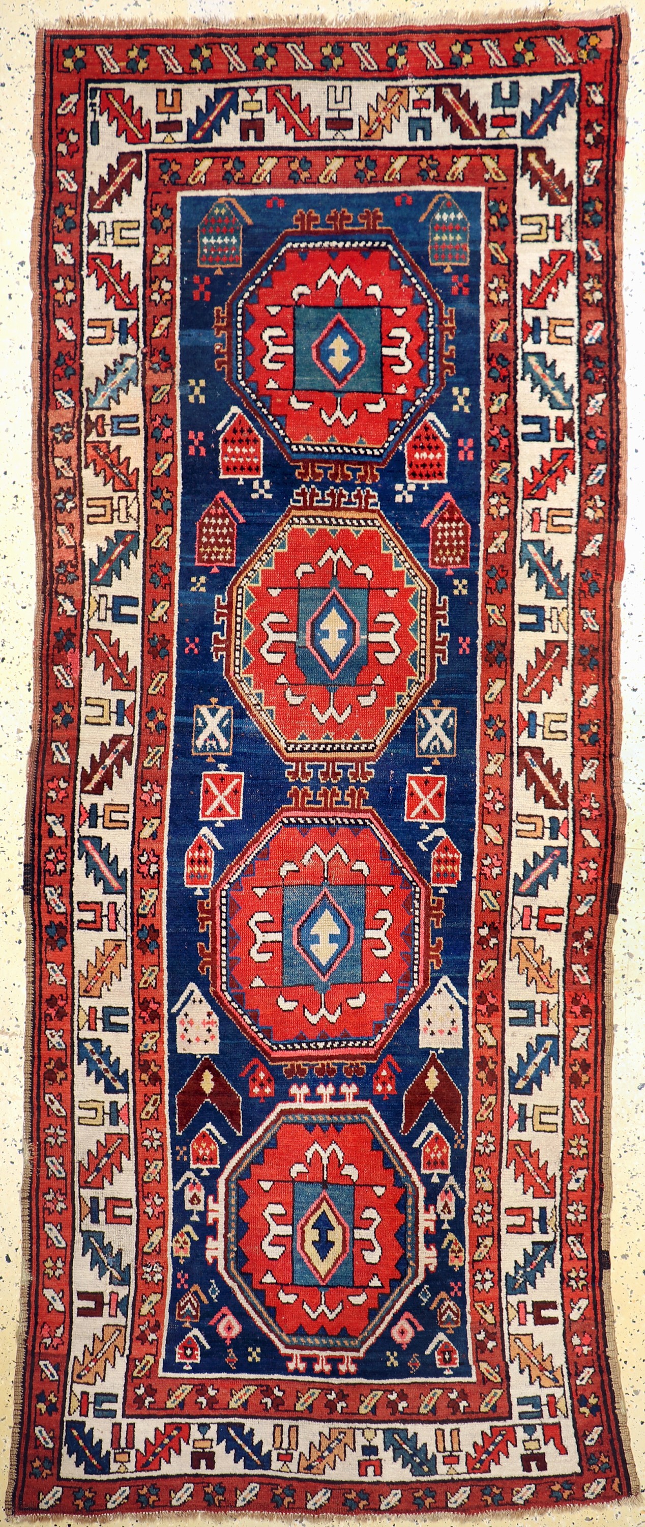 Antiker Kazak, Kaukasus, um 1900, Wolle aufWolle, ca. 290 x 115 cm, EHZ: 3(restauriert)