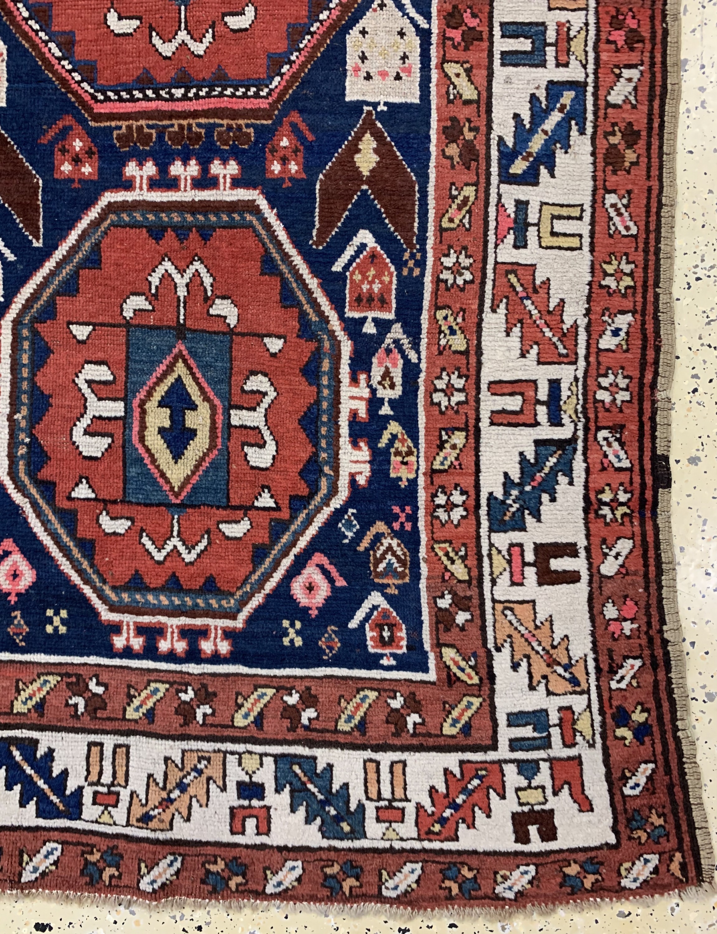 Detail a: Antiker Kazak, Kaukasus, um 1900, Wolle aufWolle, ca. 290 x 115 cm, EHZ: 3(restauriert)