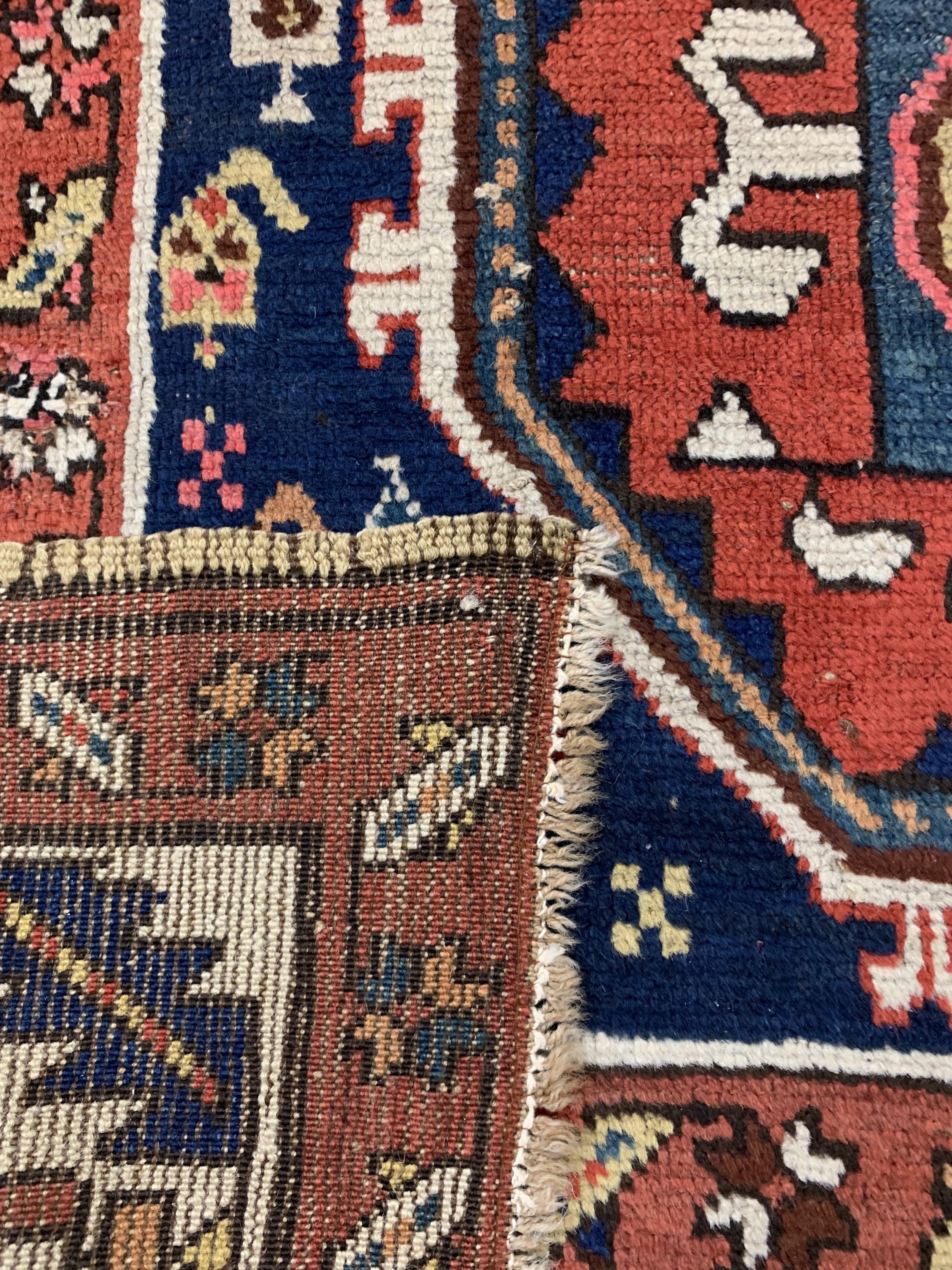 Detail e: Antiker Kazak, Kaukasus, um 1900, Wolle aufWolle, ca. 290 x 115 cm, EHZ: 3(restauriert)