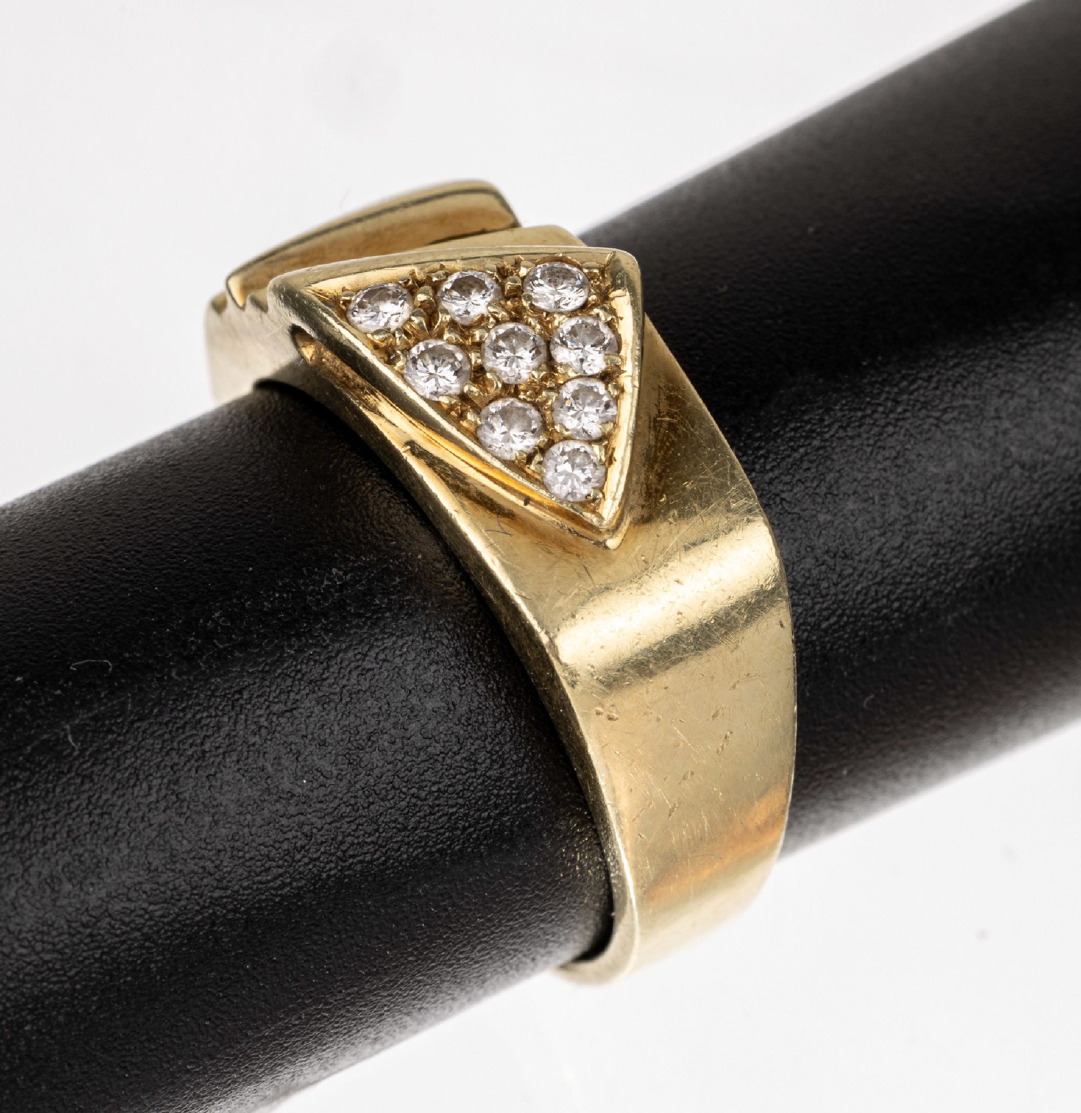 14 kt Gold Brillant-Ring, GG 585/000, 9 Brillanten zus. ca. 0.10 ct Weiß/si, RW 58, ca. 7.1 g