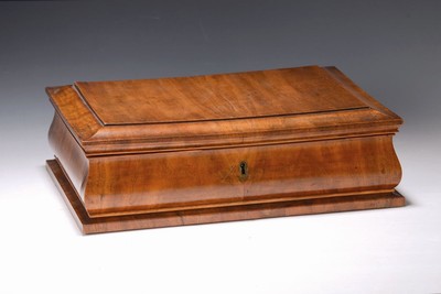 Image 26719785 - Lid box, Biedermeier, around 1830, walnut, removable inner insert, maple furnishings, slight damage due to age and usage, without key, approx. 11 x 34 x 25 cm