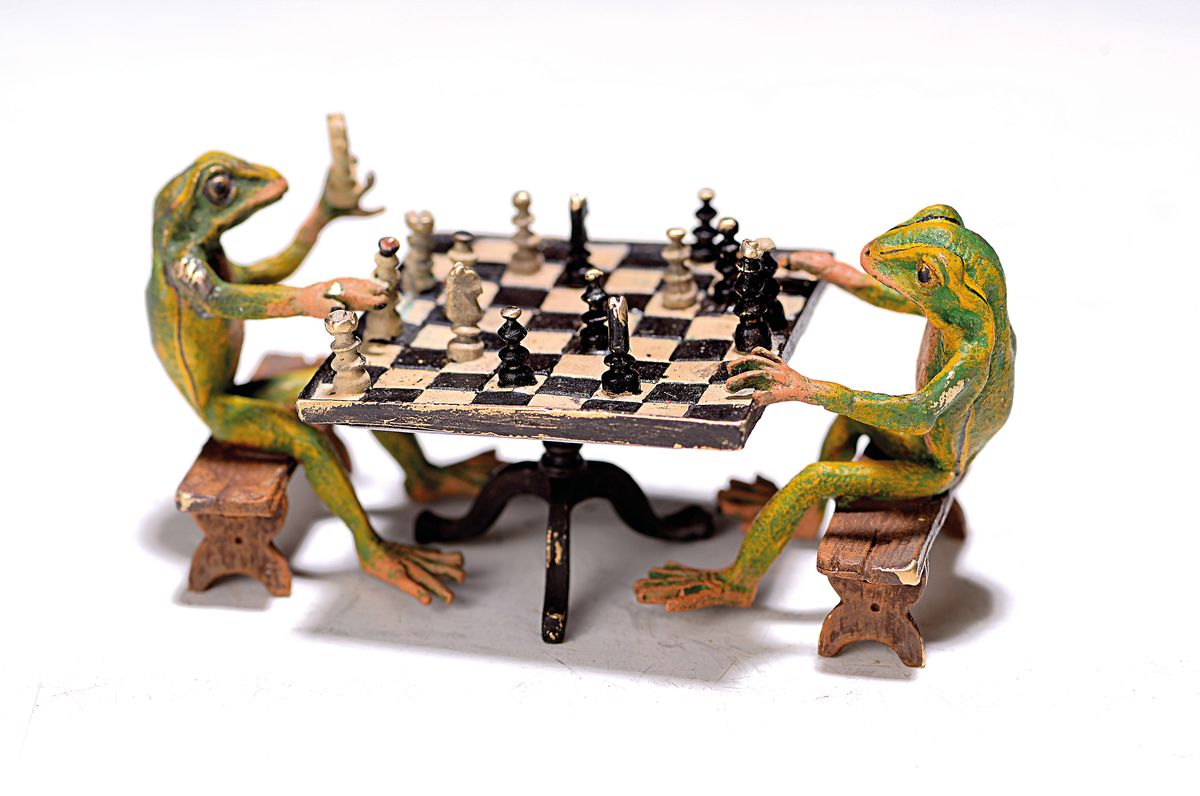 Wiener Bronze, Frösche beim Schach, sign. Bergmann, ca. 8x5 cm