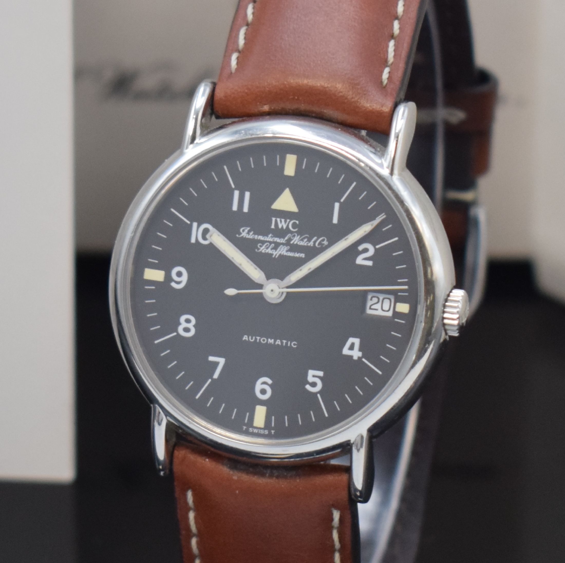 Detail a: IWC Portofino Herrenarmbanduhr Referenz 3513- 026, Schweiz verk. lt. beil. Pap. 09/1991, Automatik, Edelstahlgeh., Boden 4-fach verschr., Lederband ...
