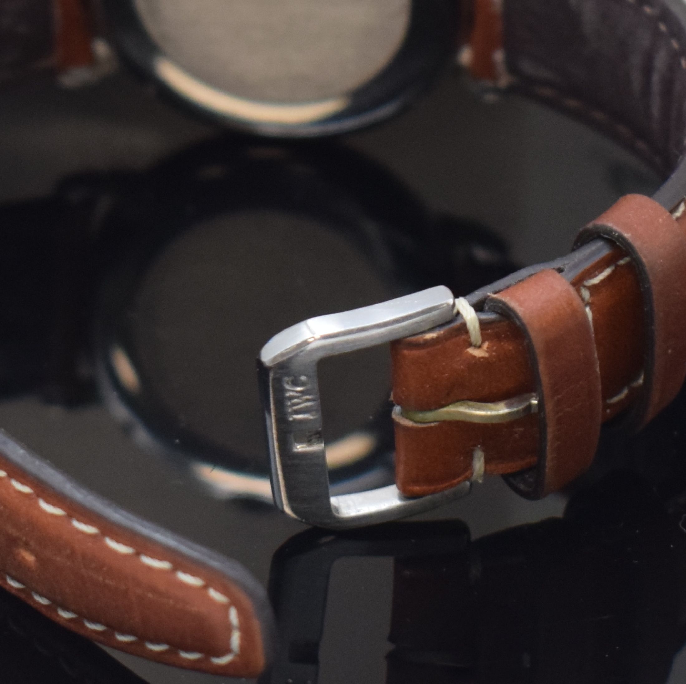 Detail b: IWC Portofino Herrenarmbanduhr Referenz 3513- 026, Schweiz verk. lt. beil. Pap. 09/1991, Automatik, Edelstahlgeh., Boden 4-fach verschr., Lederband ...