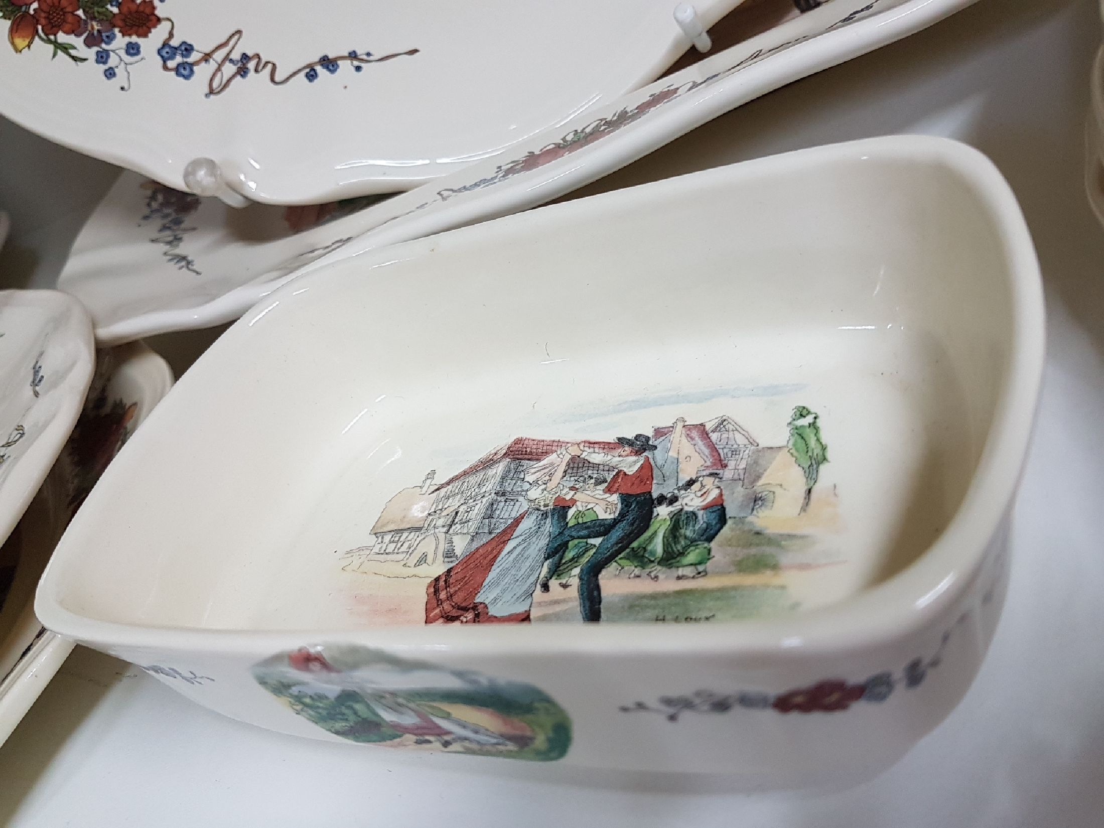 Detail d: Tafelservice, Sarreguemines, France, Modell Obernai, komplett für 6 Personen mit Zubehör, 6 Menueteller, 6 Suppenteller, 6 Dessertteller, 2 kl. ...