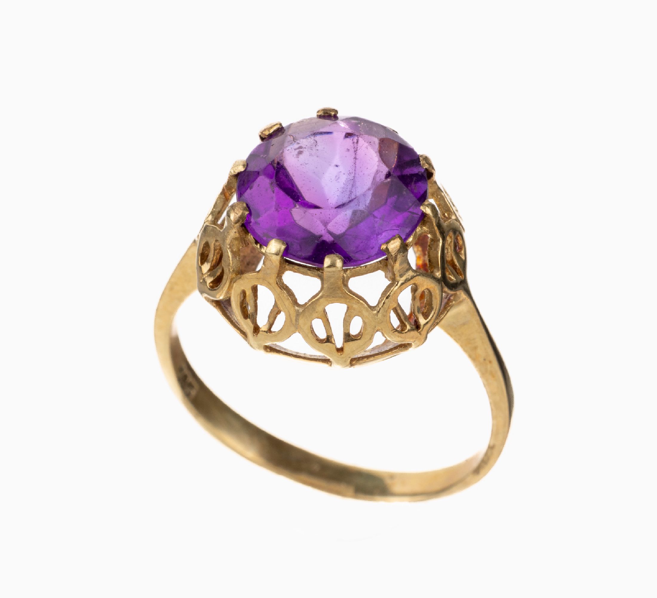 14 kt Gold Amethyst-Ring, GG 585/000, Ringkopf durchbrochen gearbeitet, rundfacett. Amethyst, RW 57, ca. 3.8 g