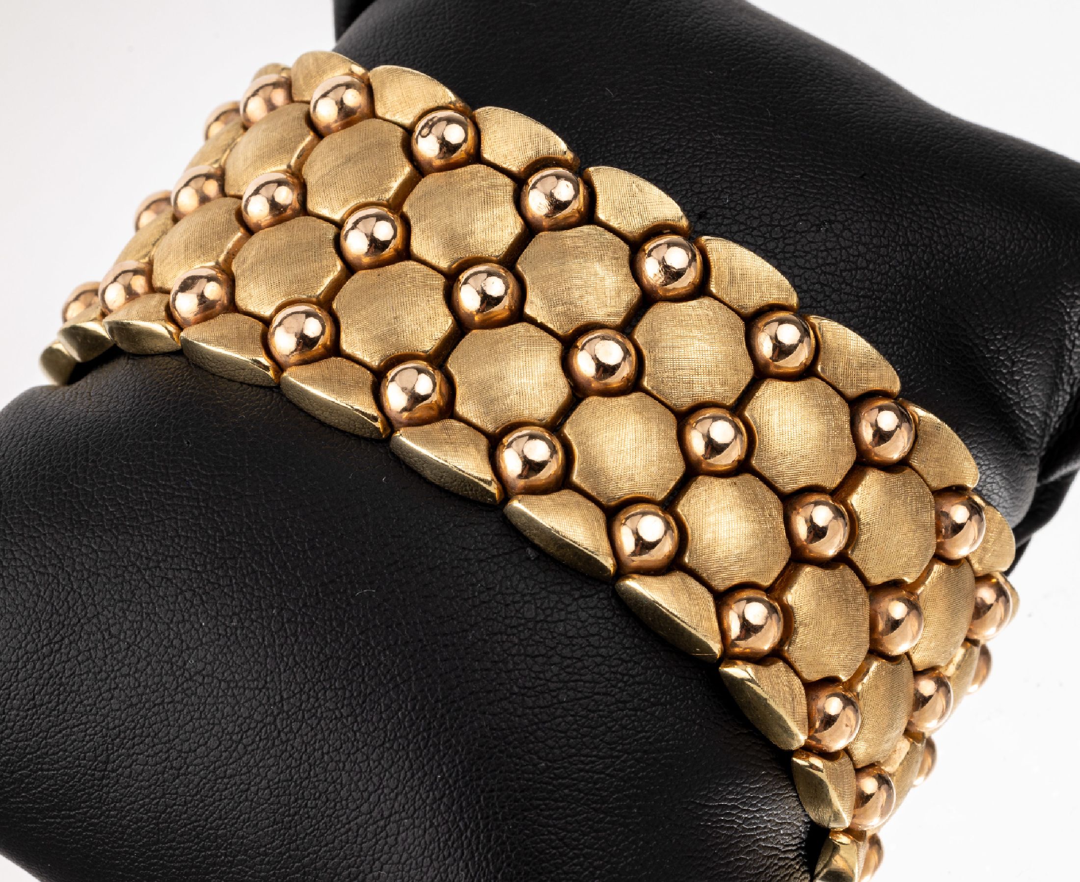 14 kt Gold Armband, GG/RG 585/000, sat. undpol., B. ca. 2.9 cm, L. ca. 19.5 cm, Kastenschloss mit 2 Sicherheitsachten, ca. 67.2 g
