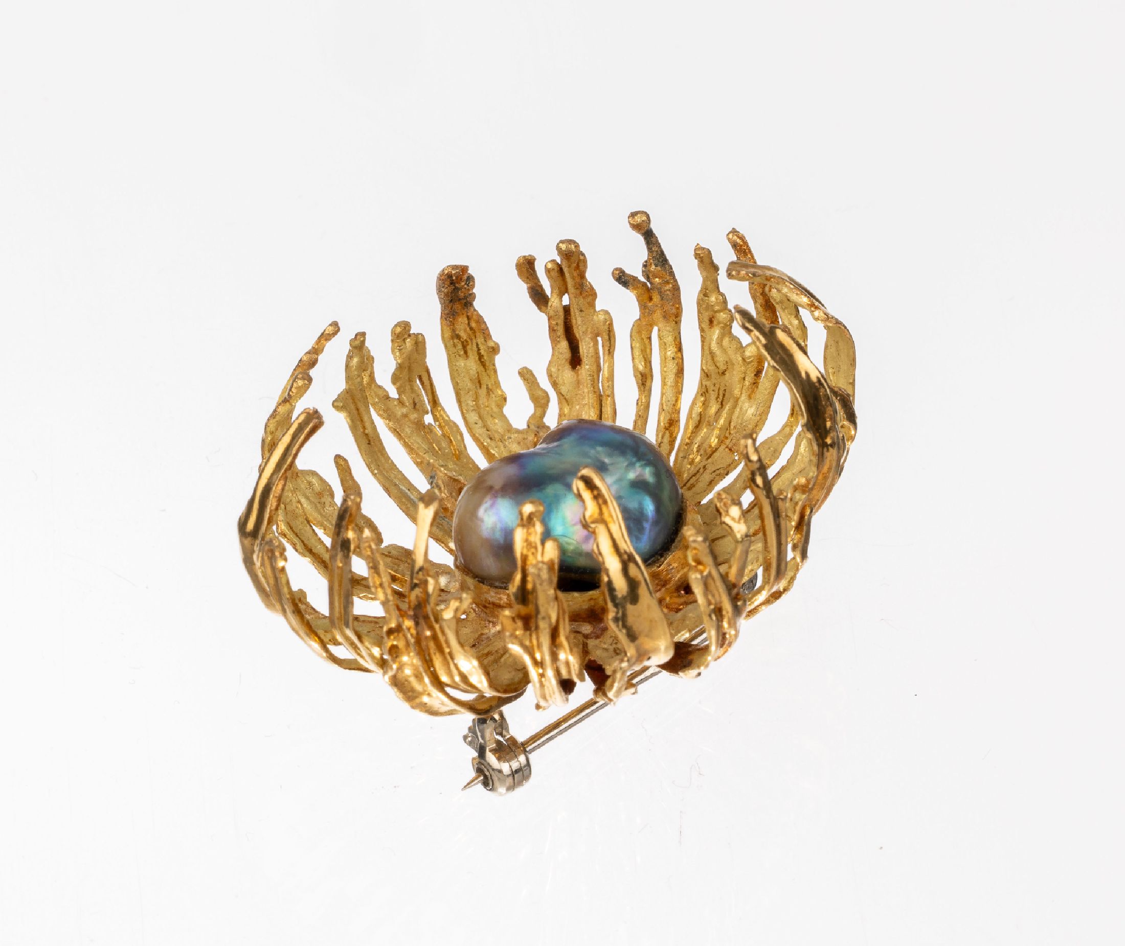 Detail a: 18 kt Gold Perl-Brosche, GG 750/000, abstrakte sich öffnende Blüte, mittig barocke Perle mit changierendem Farbspiel, ca. 3.5 x 3.2 x 2 cm, ca. ...