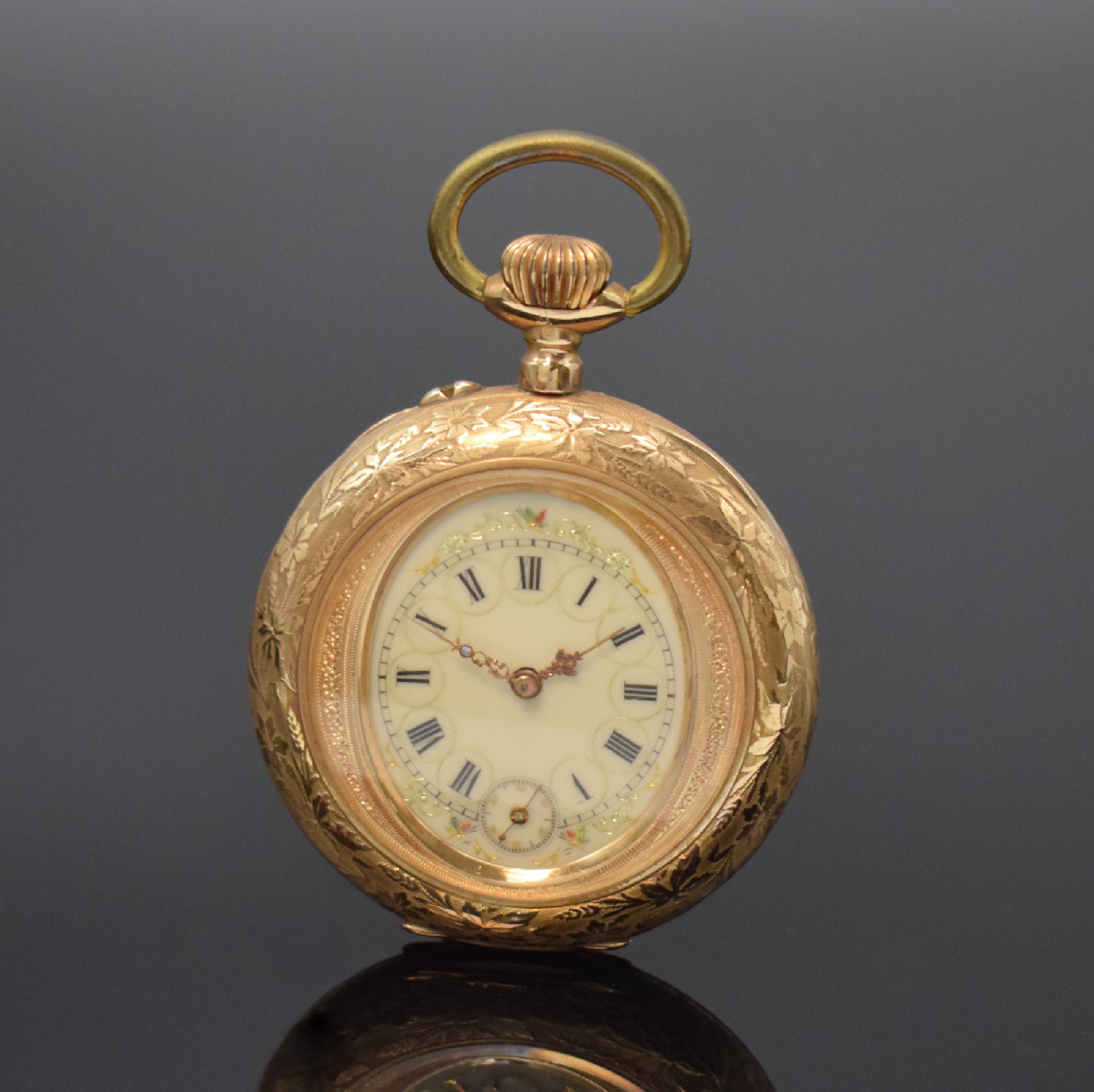Offene Taschenuhr in RoséG 585/000, Schweiz um 1900, floral grav. Geh. dell., rücks. m. Monogramm, Metallcuvette, Emailzifferbl. m. röm. Zahlen, ...