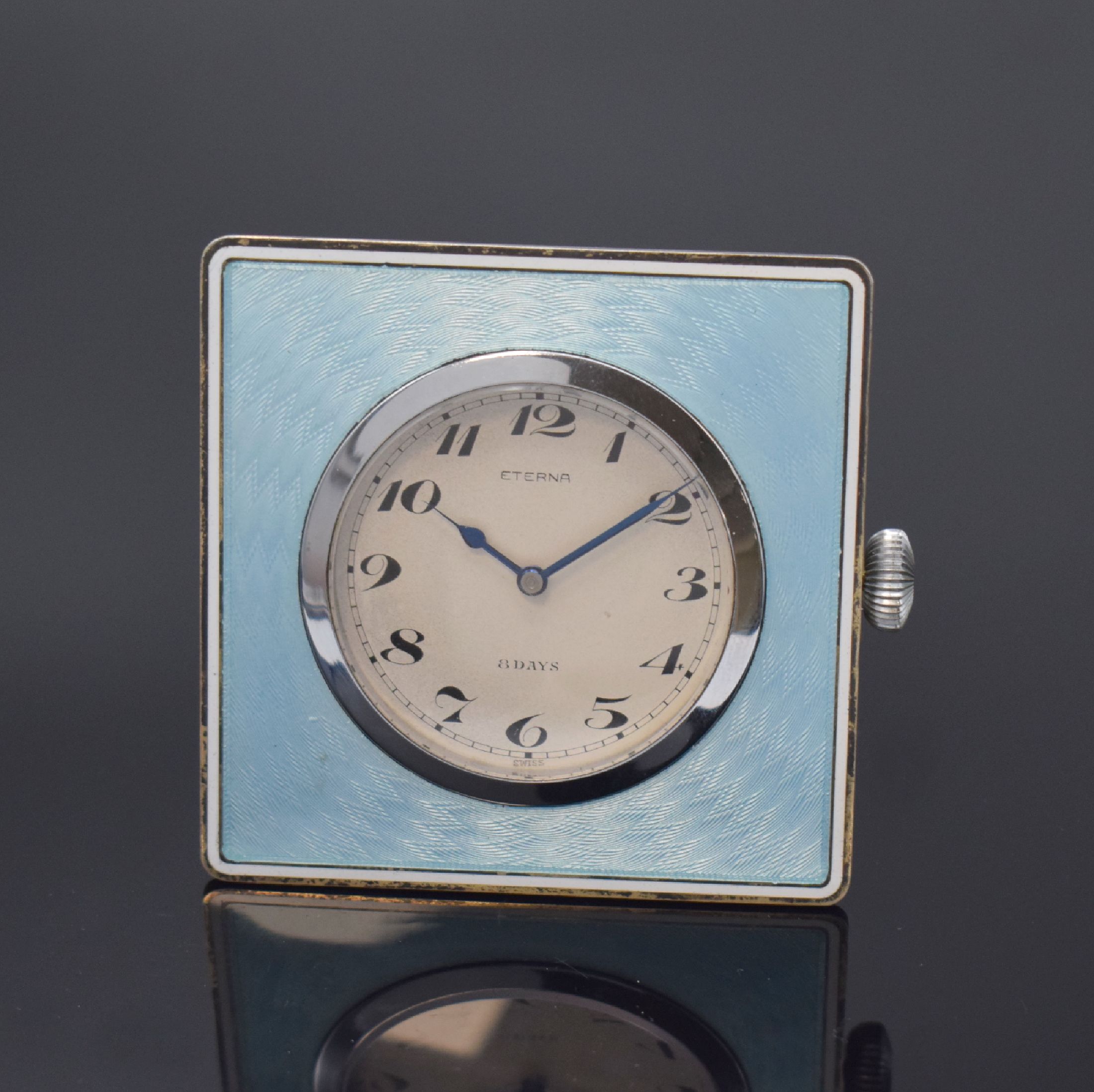 ETERNA Tischührchen, Schweiz 1930er Jahre, guill. und transluzid hellblau emaillierter Rahmen, matt versilb. Zifferbl. m. arab. Std. l. fl., gebl. ...