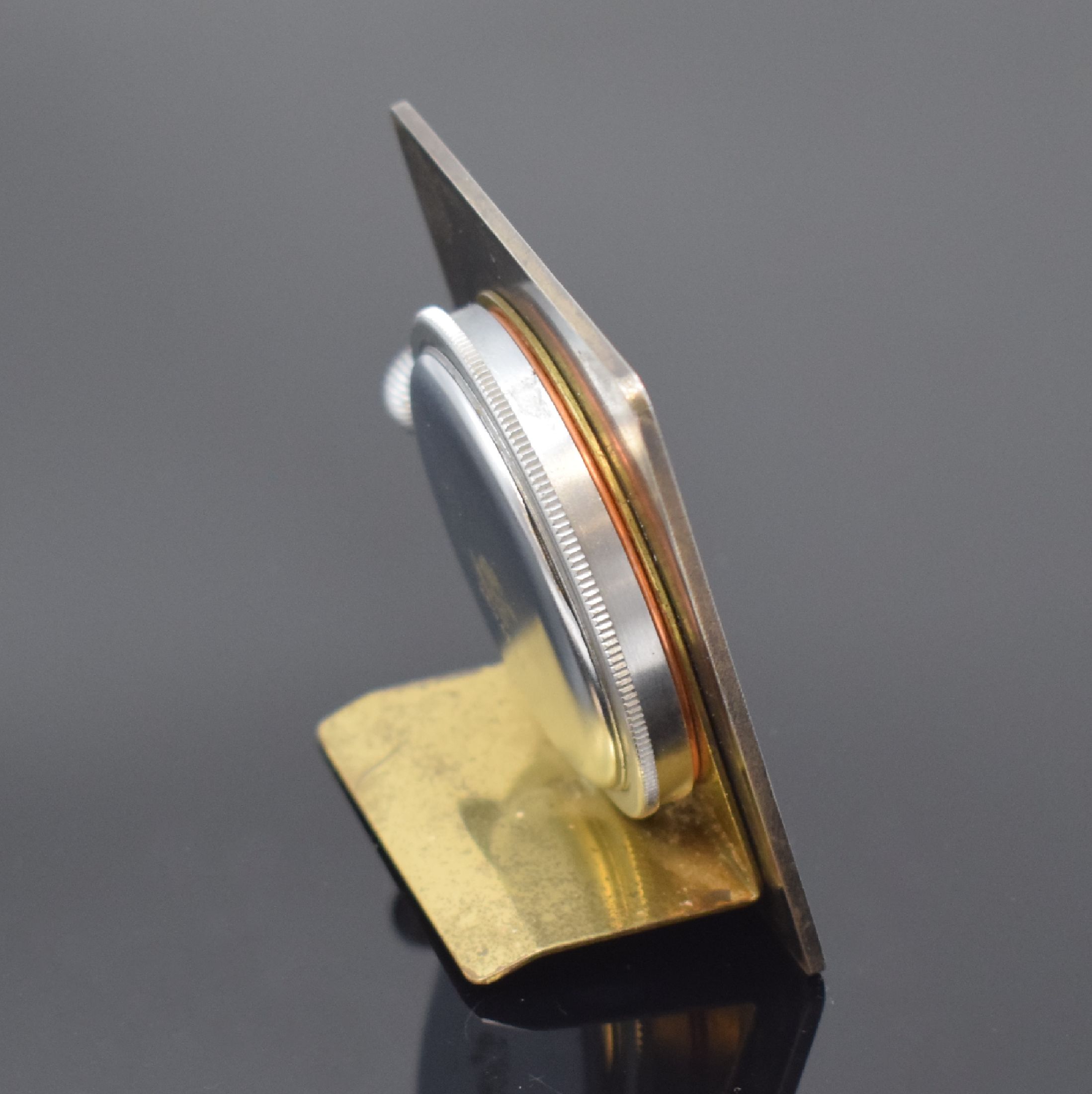 Detail a: ETERNA Tischührchen, Schweiz 1930er Jahre, guill. und transluzid hellblau emaillierter Rahmen, matt versilb. Zifferbl. m. arab. Std. l. fl., gebl. ...