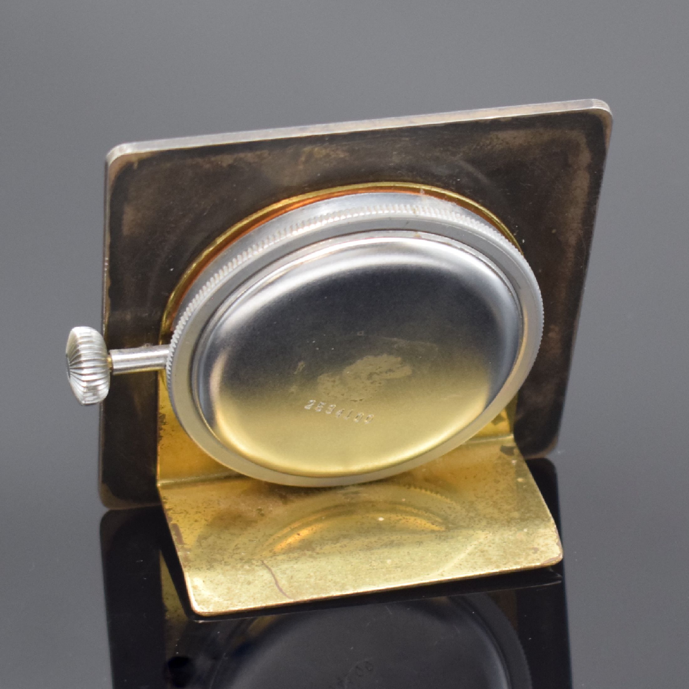Detail c: ETERNA Tischührchen, Schweiz 1930er Jahre, guill. und transluzid hellblau emaillierter Rahmen, matt versilb. Zifferbl. m. arab. Std. l. fl., gebl. ...