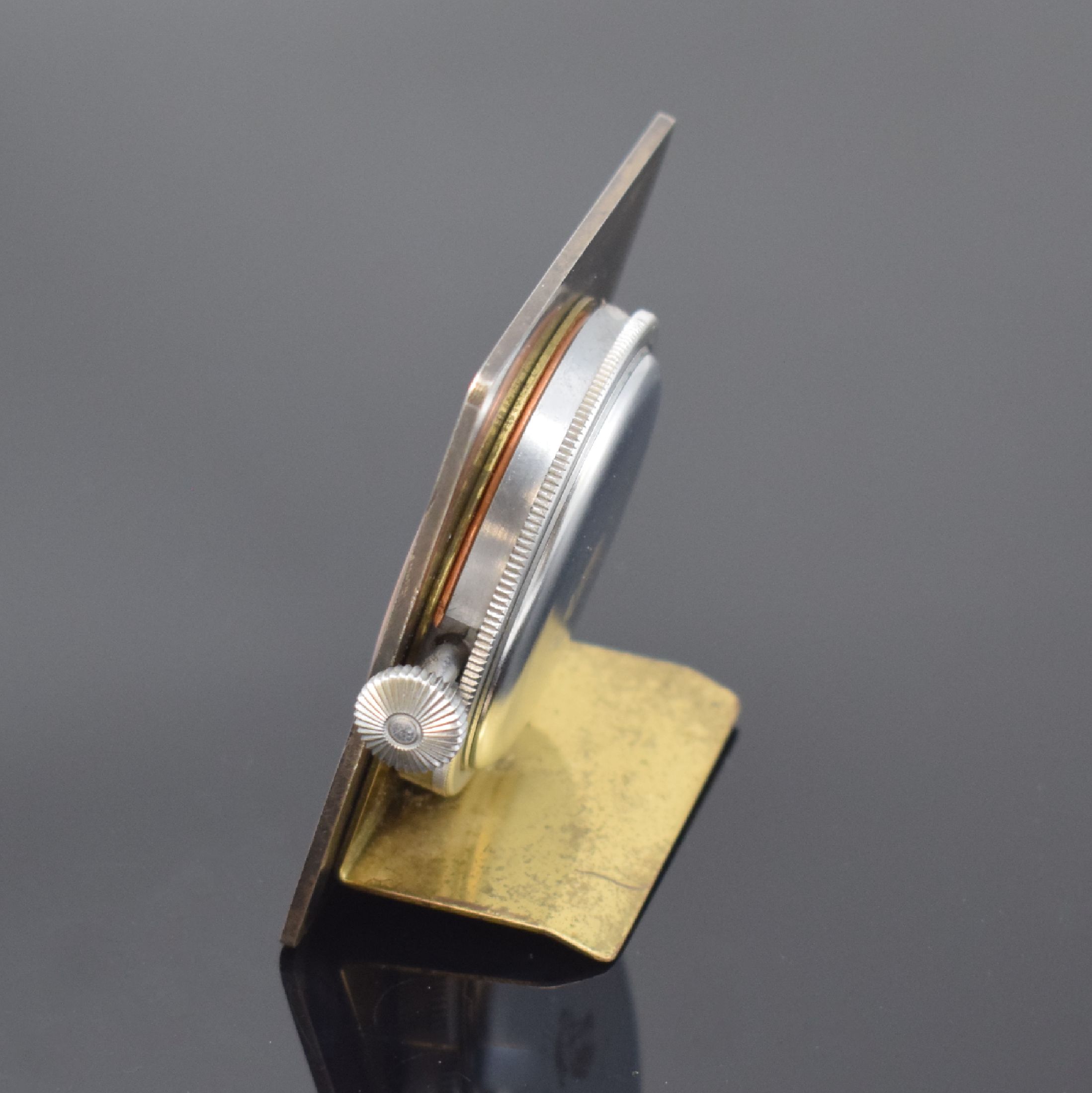 Detail d: ETERNA Tischührchen, Schweiz 1930er Jahre, guill. und transluzid hellblau emaillierter Rahmen, matt versilb. Zifferbl. m. arab. Std. l. fl., gebl. ...