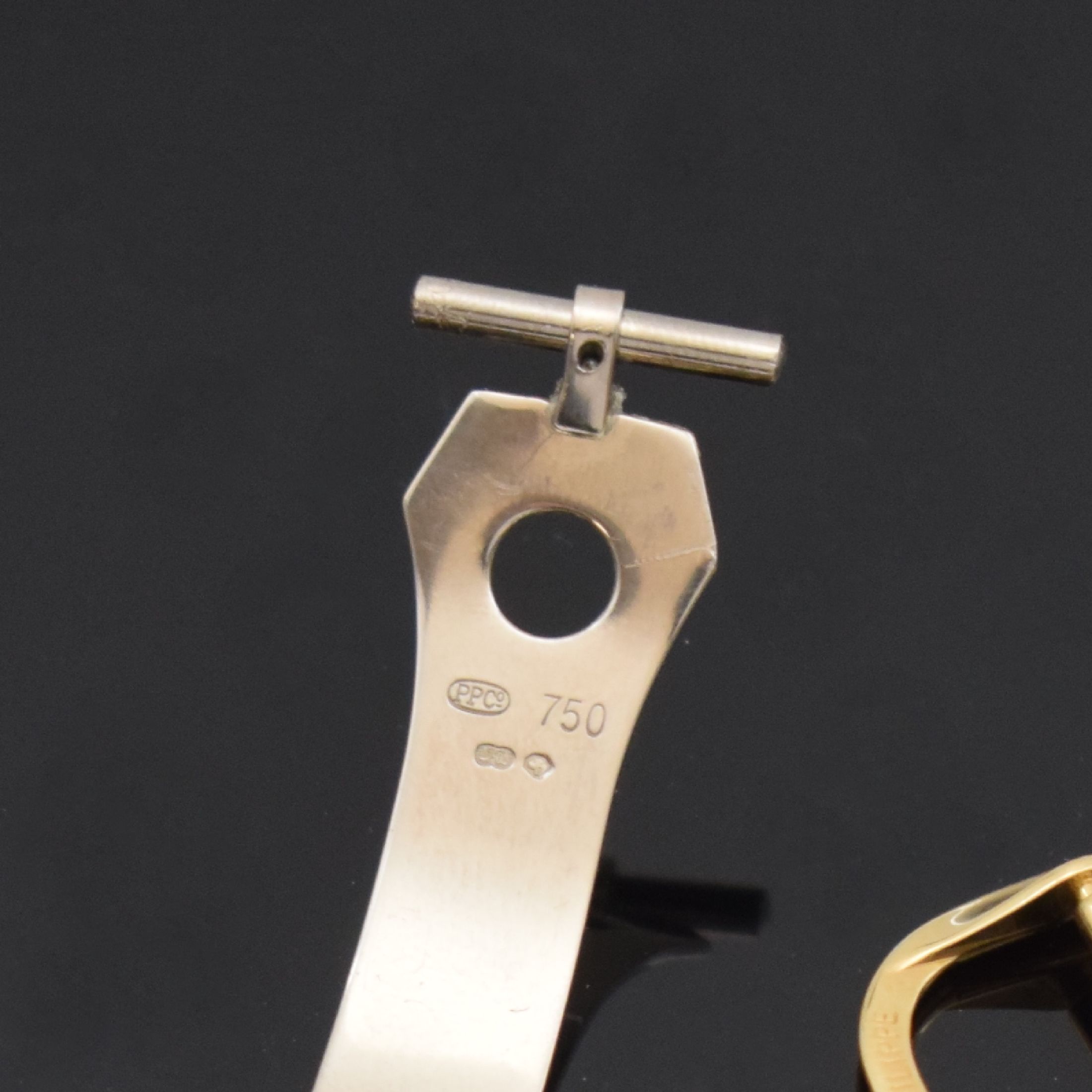 Detail a: Set Patek Philippe Faltschließe in WG 750/000 und Dornschließe in GG 750/000, Faltschließe mit Calatrava-Kreuz, Dornschließe für Ellipse d´Or, ...