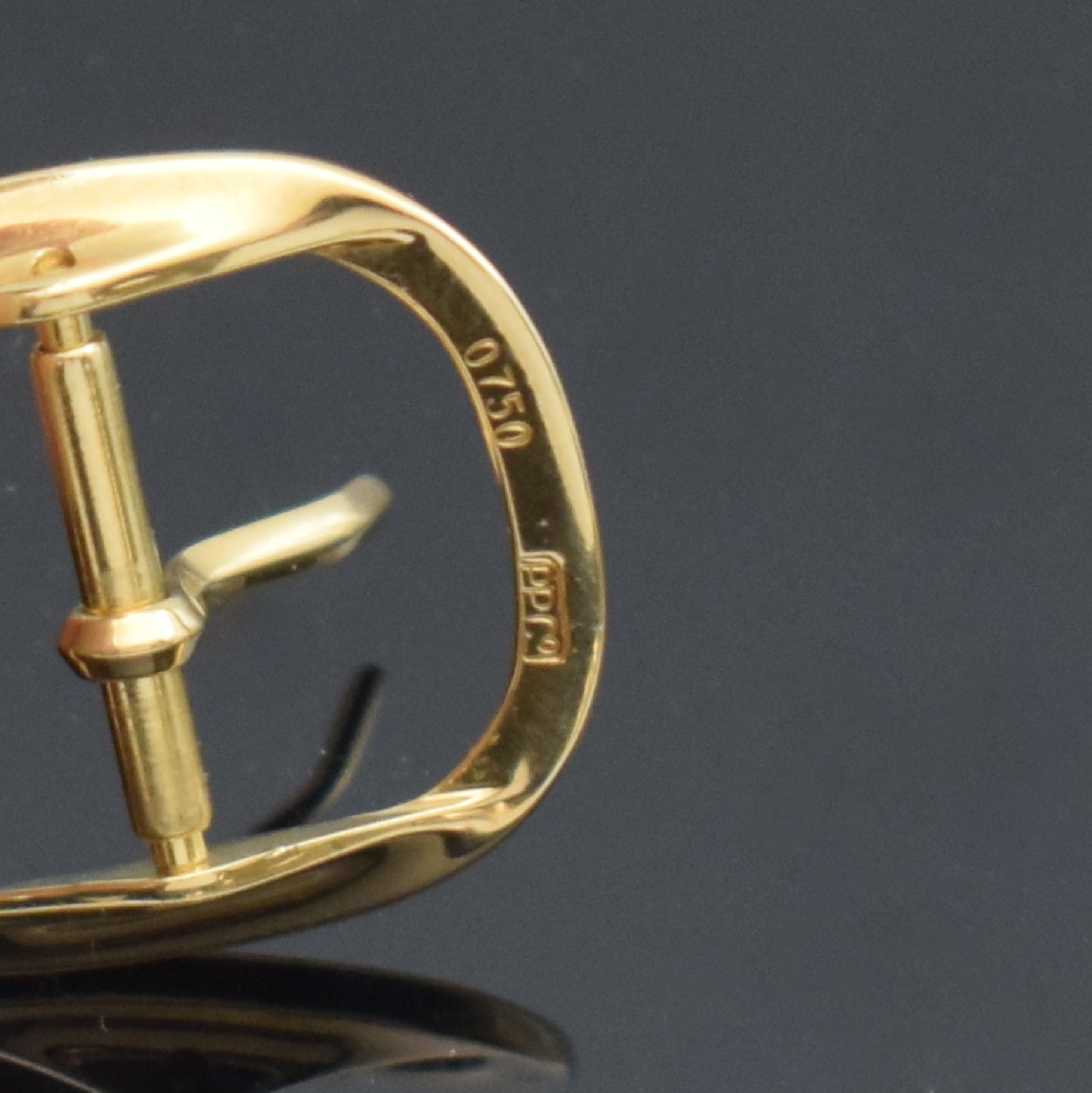 Detail d: Set Patek Philippe Faltschließe in WG 750/000 und Dornschließe in GG 750/000, Faltschließe mit Calatrava-Kreuz, Dornschließe für Ellipse d´Or, ...