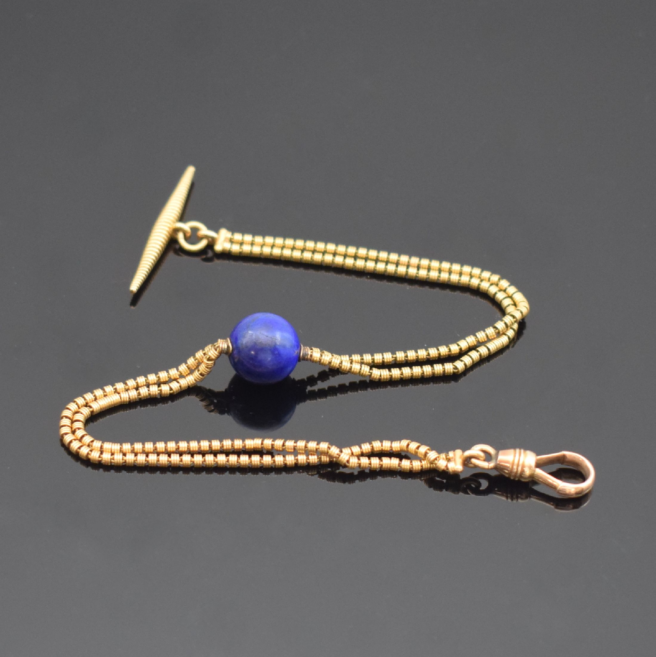 Ausgefallen Frack-Uhrenkette in RoseG 585/000, 2-reihig, mit Karabiner und Knebel, in der Mitte mit Lapislazulikugel, L. ca. 22 cm, Gesamtgew. ca. ...