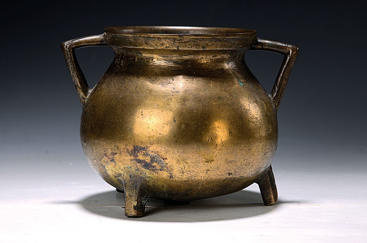 Sog. Grapen, norddeutsch, um 1700, Bronze, Doppelhenkel, drei Beine, Gebr.-sp., ca. 16x20cm