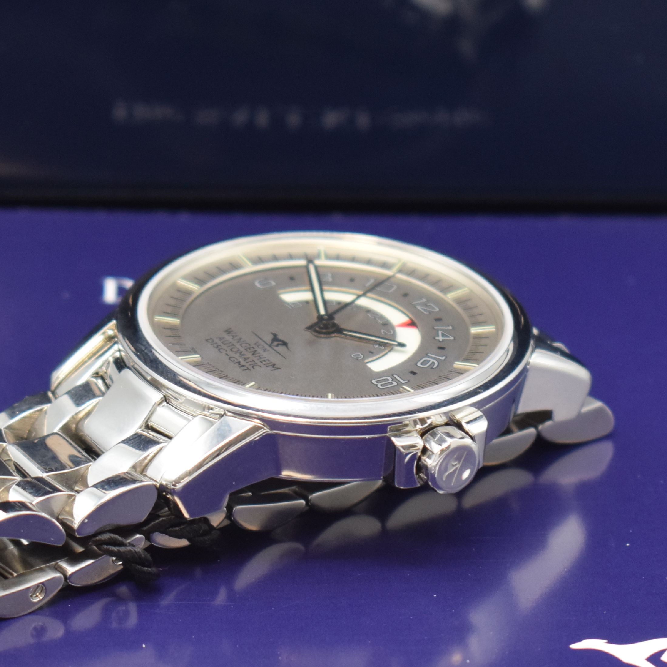 Detail c: VON WANGENHEIM Herrenarmbanduhr Serie SALUKI Modell Disc-GMT Referenz 02.25.S, Schweiz um 2015, Automatik, Edelstahlgeh. inkl. Gliederband m. dopp. ...
