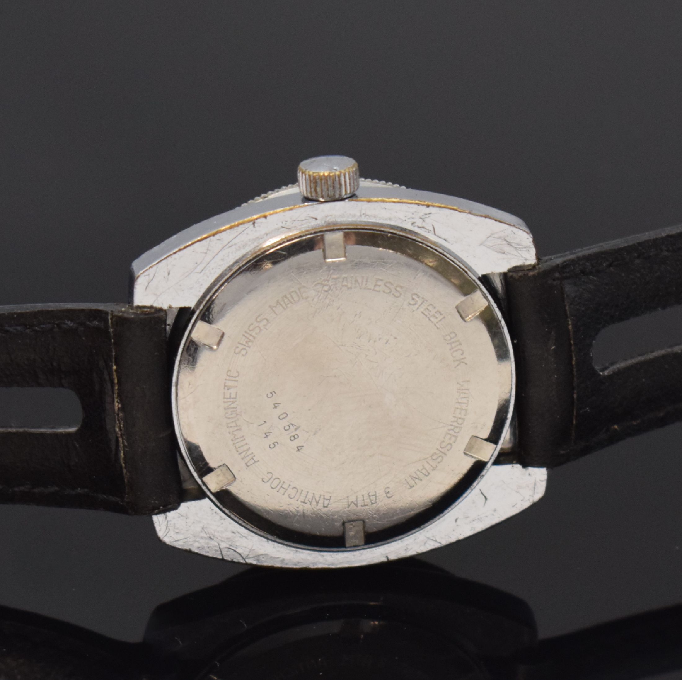 Detail c: DUGENA Sport Herrenarmbanduhr, Handaufzug, Schweiz um 1968, verchr. Geh., Edelstahlboden verschr., Lünette m. 60er Teilung beids. drehb., schwarzes ...