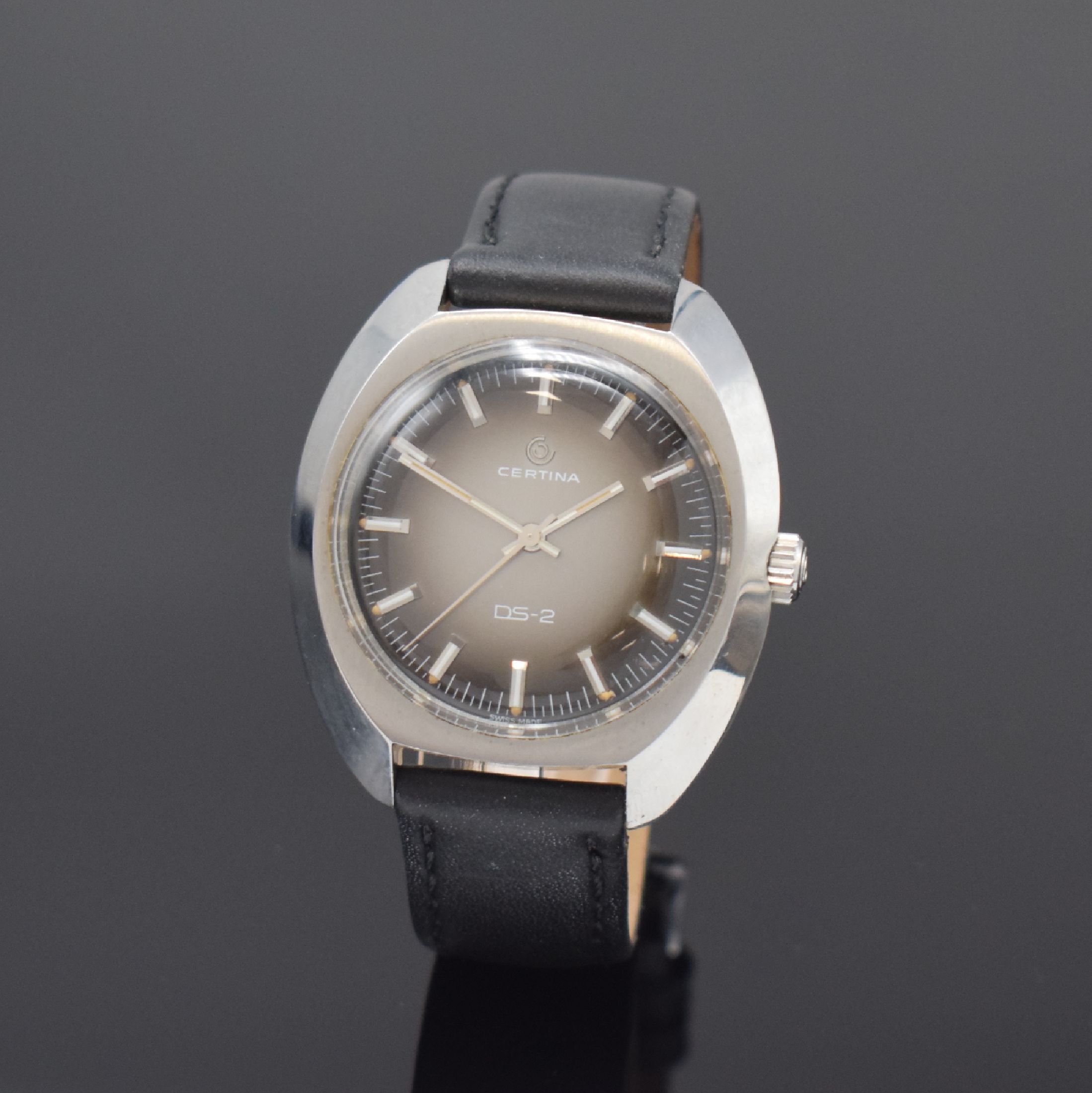 CERTINA Herrenarmbanduhr DS-2, Handaufzug, Schweiz um 1970, Edelstahlgeh., Boden mit zentralem Schildkröten-Emblem verschr., grau/braunes ...