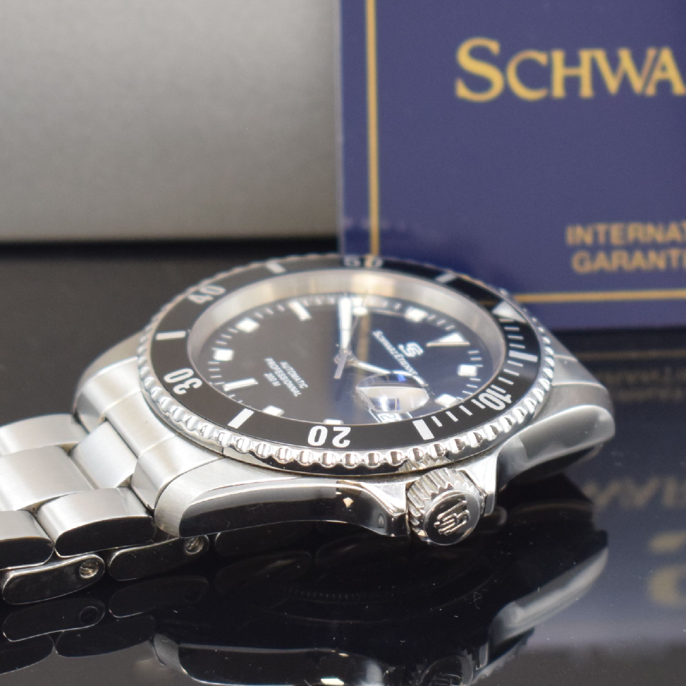 Detail c: SCHWARZ ETIENNE Professional 200M Herrenarmbanduhr Referenz 828301, Automatik, Schweiz um 2000, verschr. Edelstahlgeh. inkl. orig. Gliederband m. ...