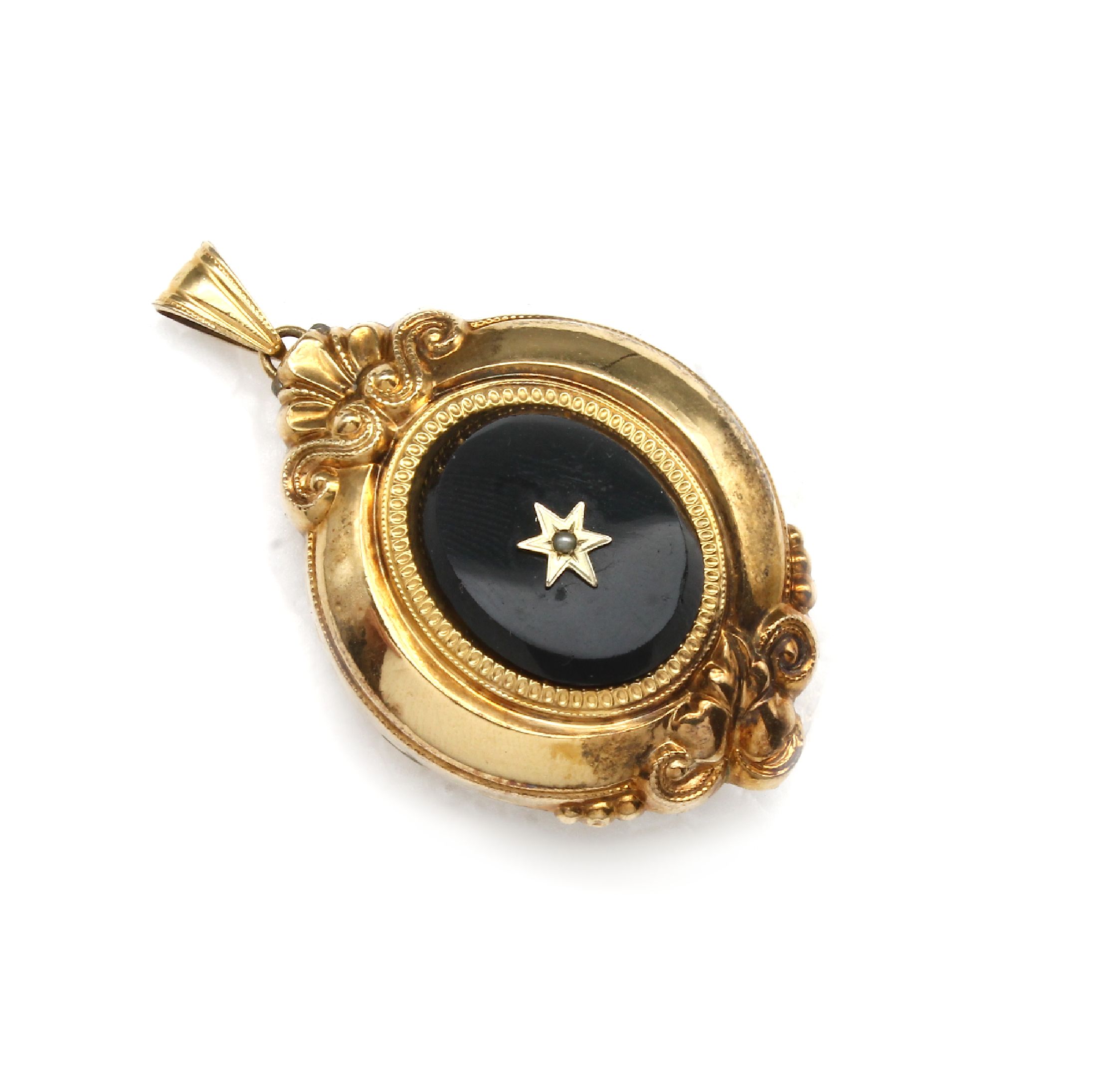 Biedermeierbrosche, um 1830-40, Silber verg., gefüllt, schlicht mit geschwungenen Elementen, mittig aufgelegter Onyx mit Stern, Broschierung und ...