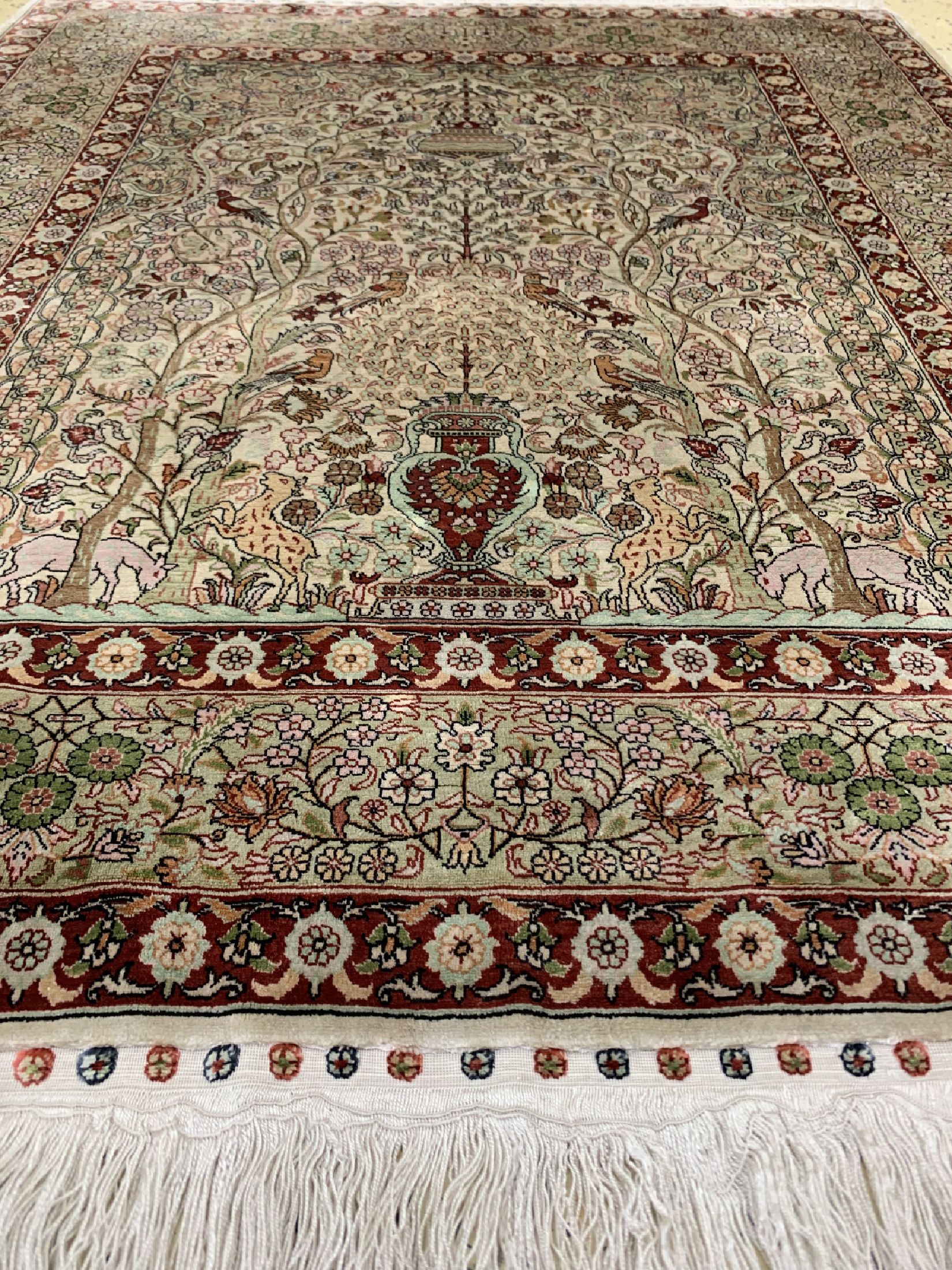 Detail c: Hereke Seide fein, China, ca. 50 Jahre, reine Naturseide, ca. 94 x 78 cm, ca. 1,4 Mio.Kn/qm, EHZ: 1-2