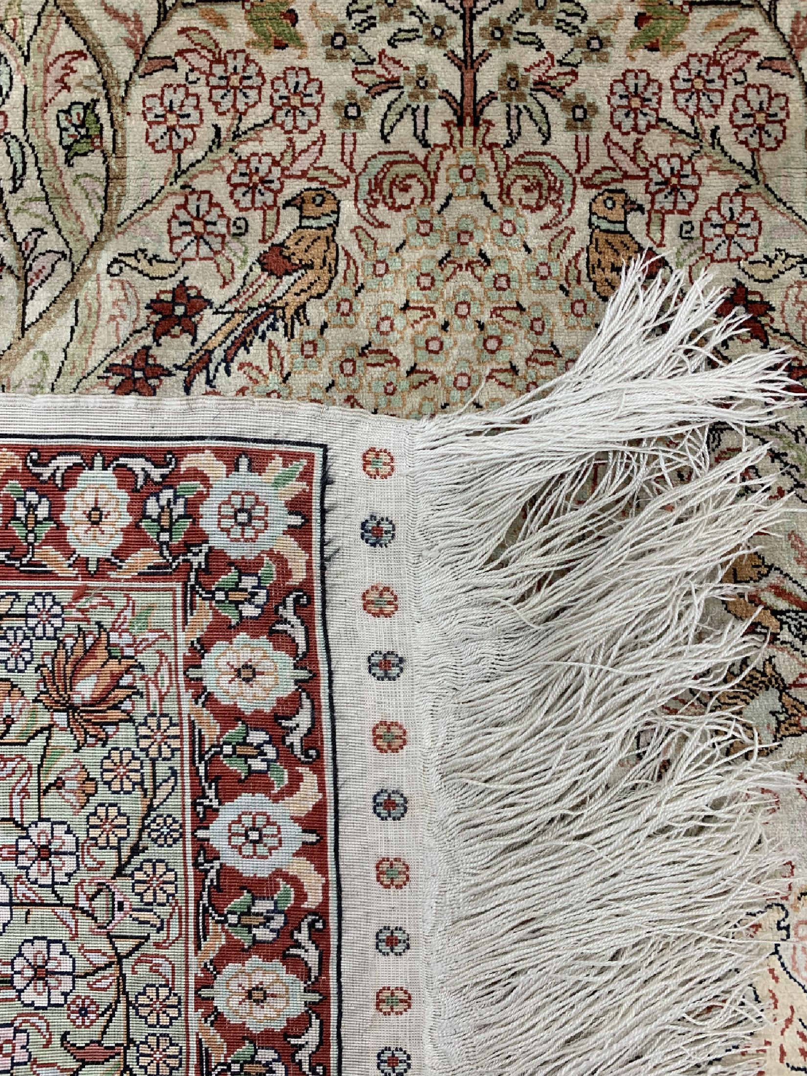 Detail d: Hereke Seide fein, China, ca. 50 Jahre, reine Naturseide, ca. 94 x 78 cm, ca. 1,4 Mio.Kn/qm, EHZ: 1-2