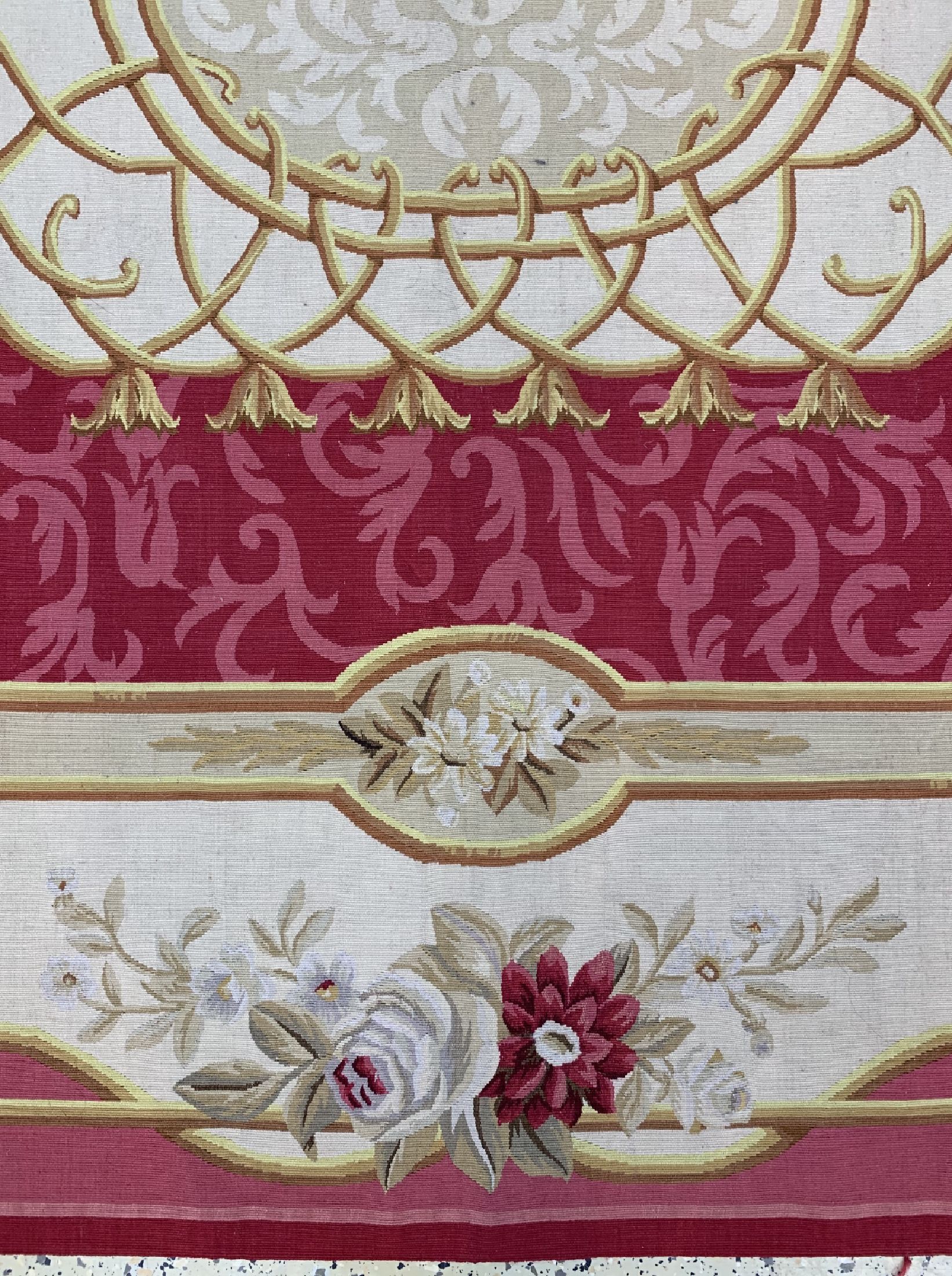 Detail b: Aubusson stil, China, ca. 30 Jahre, Wolle auf Baumwolle, ca. 300 x 237 cm, EHZ: 1-2