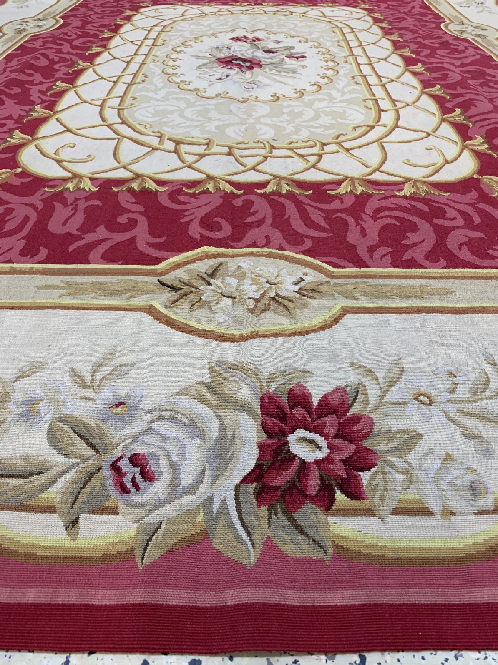 Detail d: Aubusson stil, China, ca. 30 Jahre, Wolle auf Baumwolle, ca. 300 x 237 cm, EHZ: 1-2