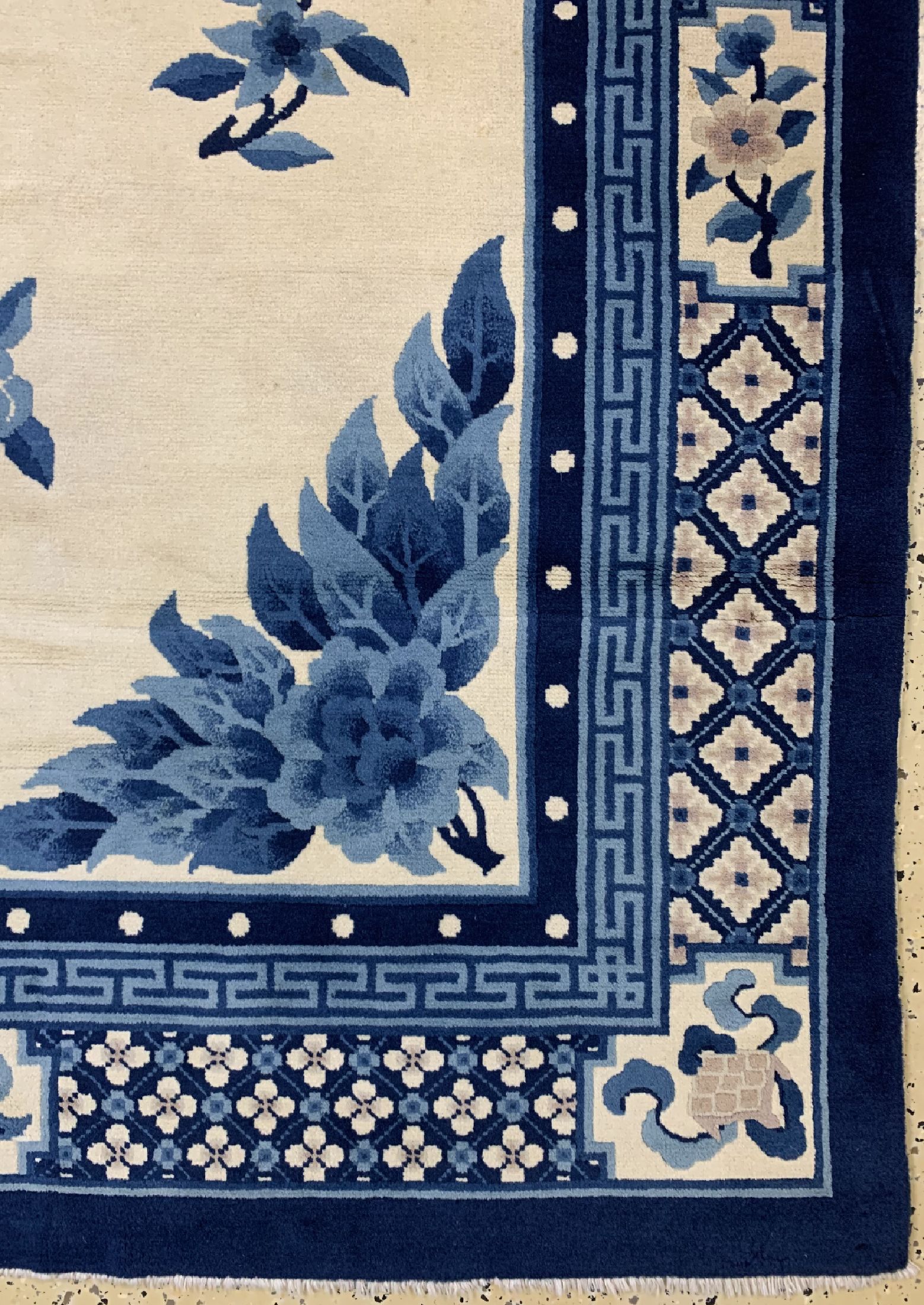 Detail a: Peking alt, China, um 1960, Wolle auf Baumwolle, ca. 250 x 155 cm, kleine MottenfraßStelle, EHZ: 2