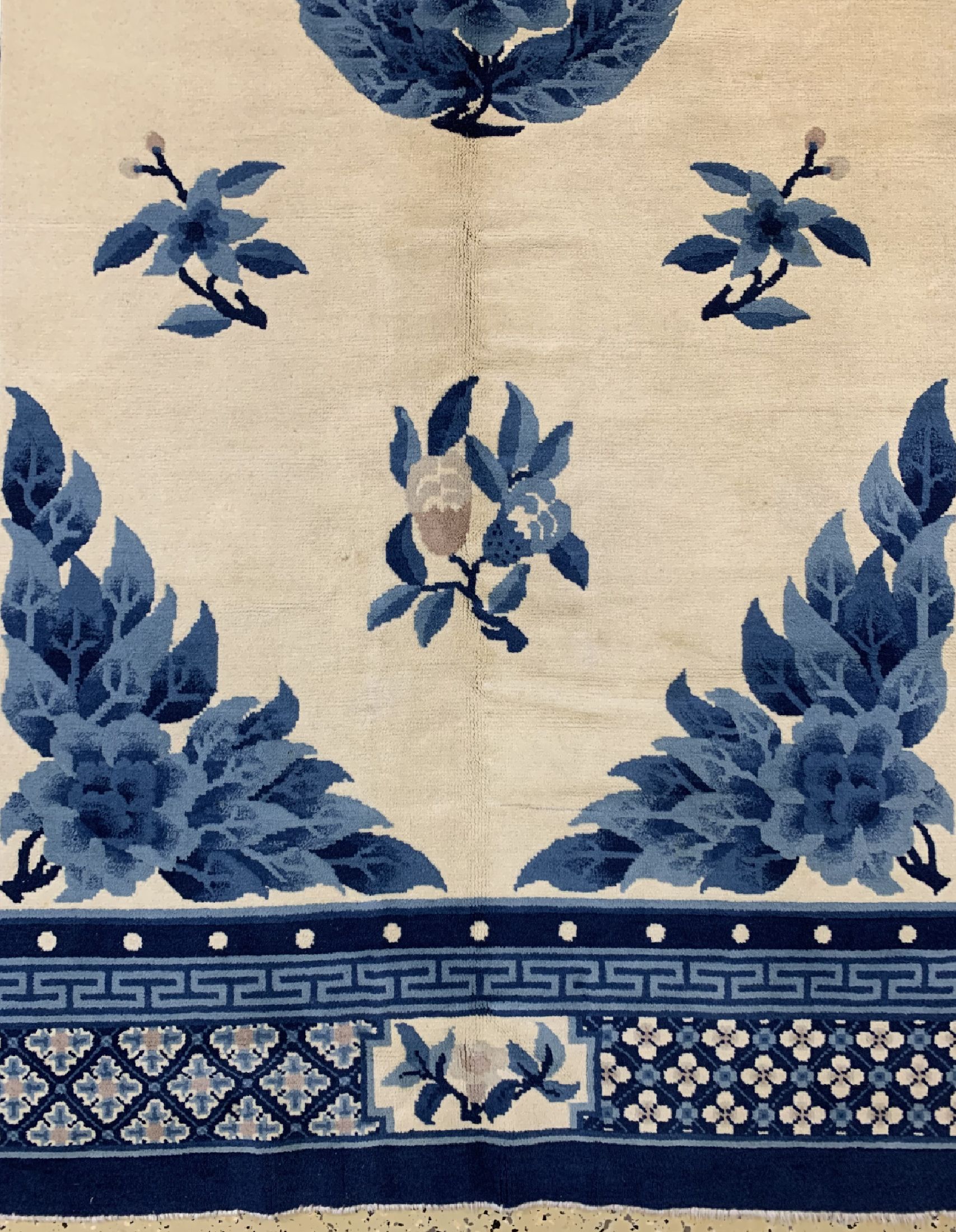 Detail b: Peking alt, China, um 1960, Wolle auf Baumwolle, ca. 250 x 155 cm, kleine MottenfraßStelle, EHZ: 2