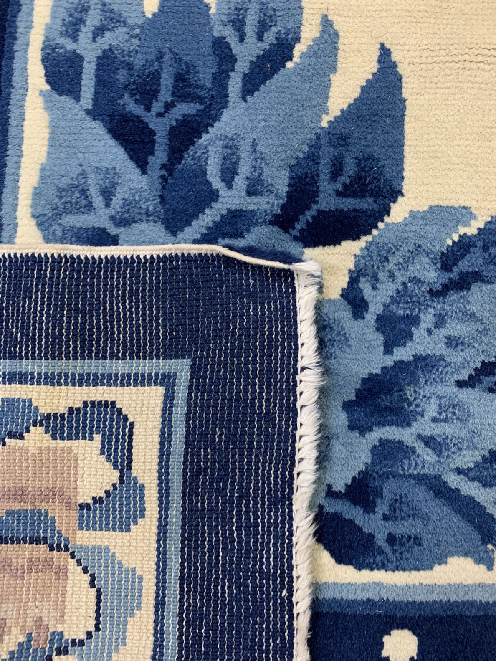 Detail e: Peking alt, China, um 1960, Wolle auf Baumwolle, ca. 250 x 155 cm, kleine MottenfraßStelle, EHZ: 2