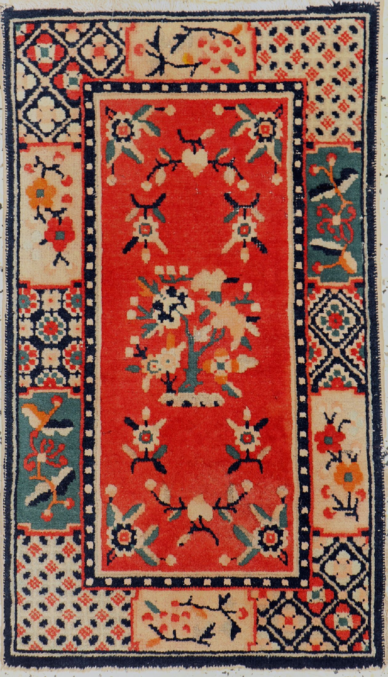 Peking alt, China, um 1940, Wolle auf Baumwolle, ca. 90 x 53 cm, EHZ: 3