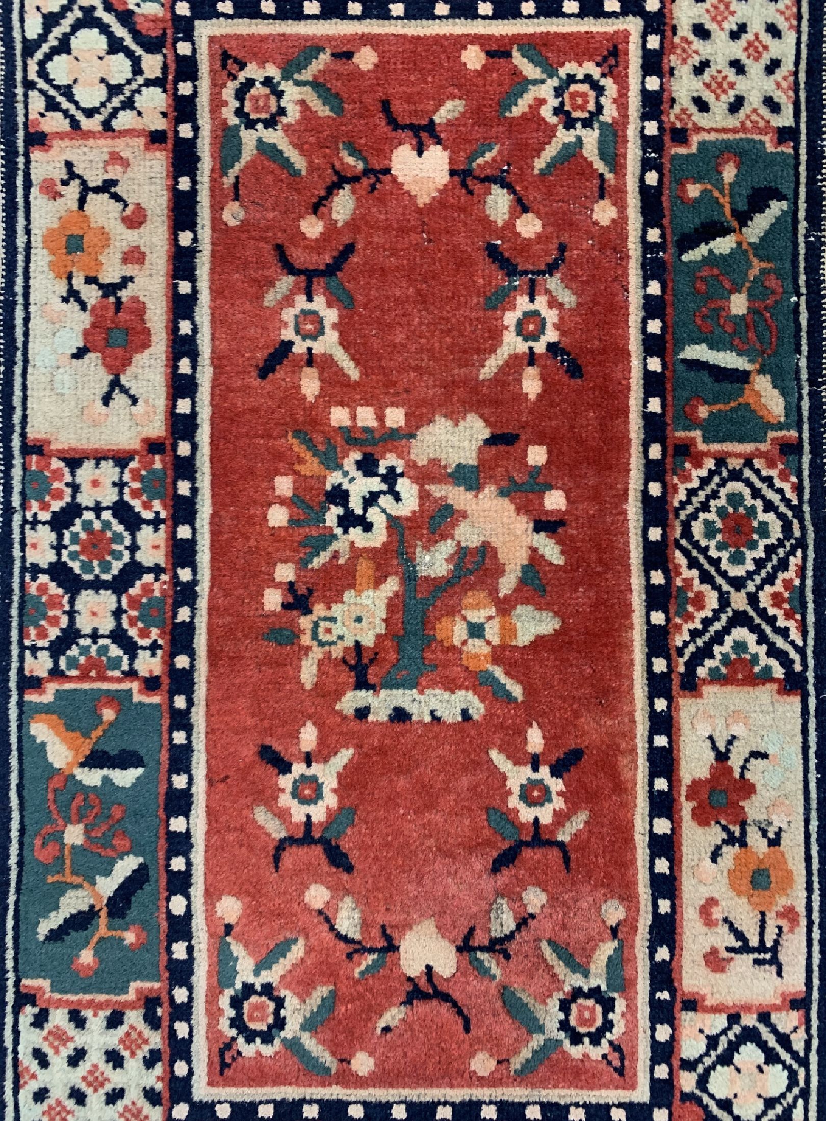 Detail b: Peking alt, China, um 1940, Wolle auf Baumwolle, ca. 90 x 53 cm, EHZ: 3