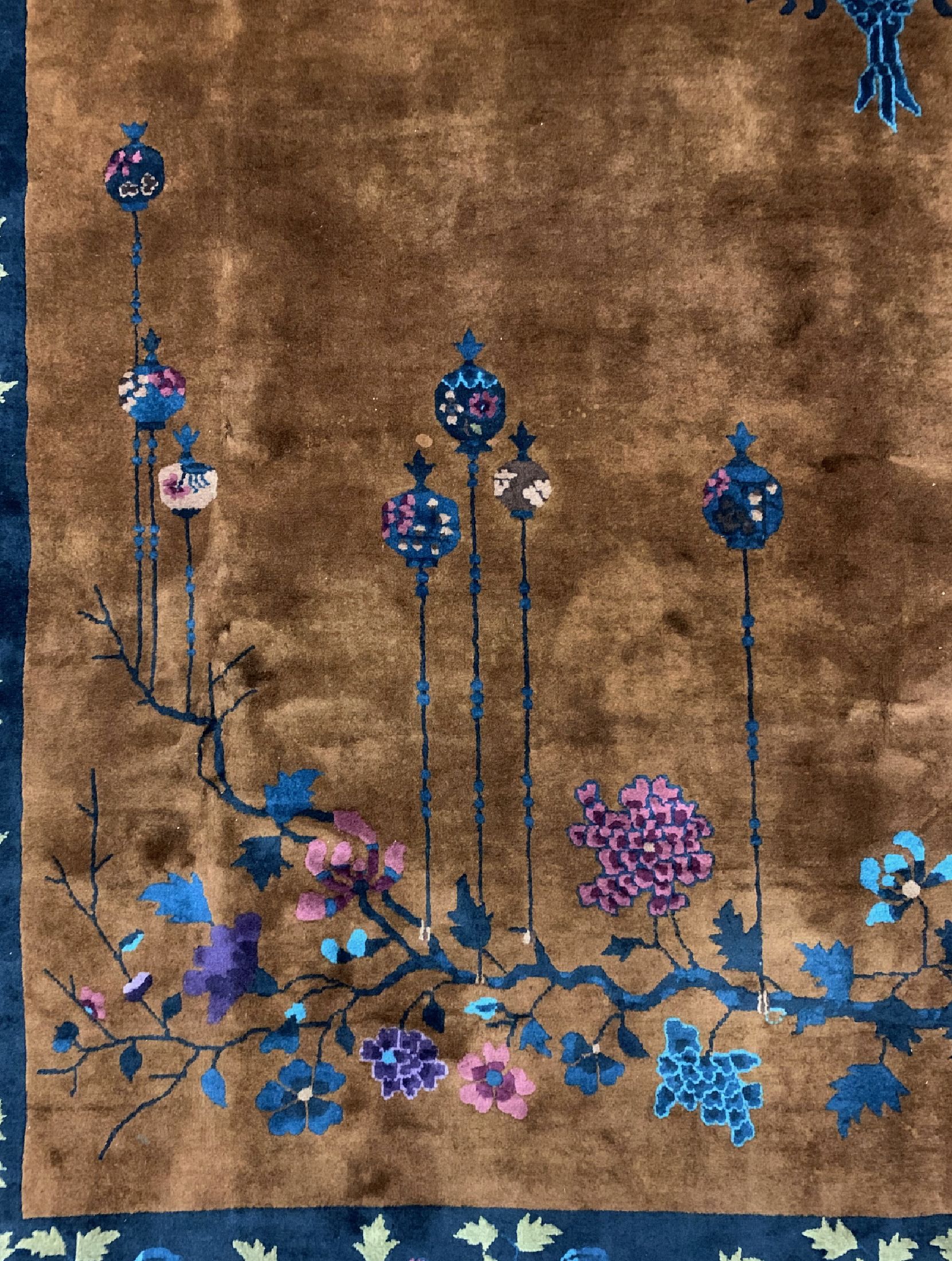 Detail b: Antiker Peking, China, um 1900, Manchester-Korkwolle, ca. 444 x 300 cm, Mottenfraß, EHZ: 3, gereinigt