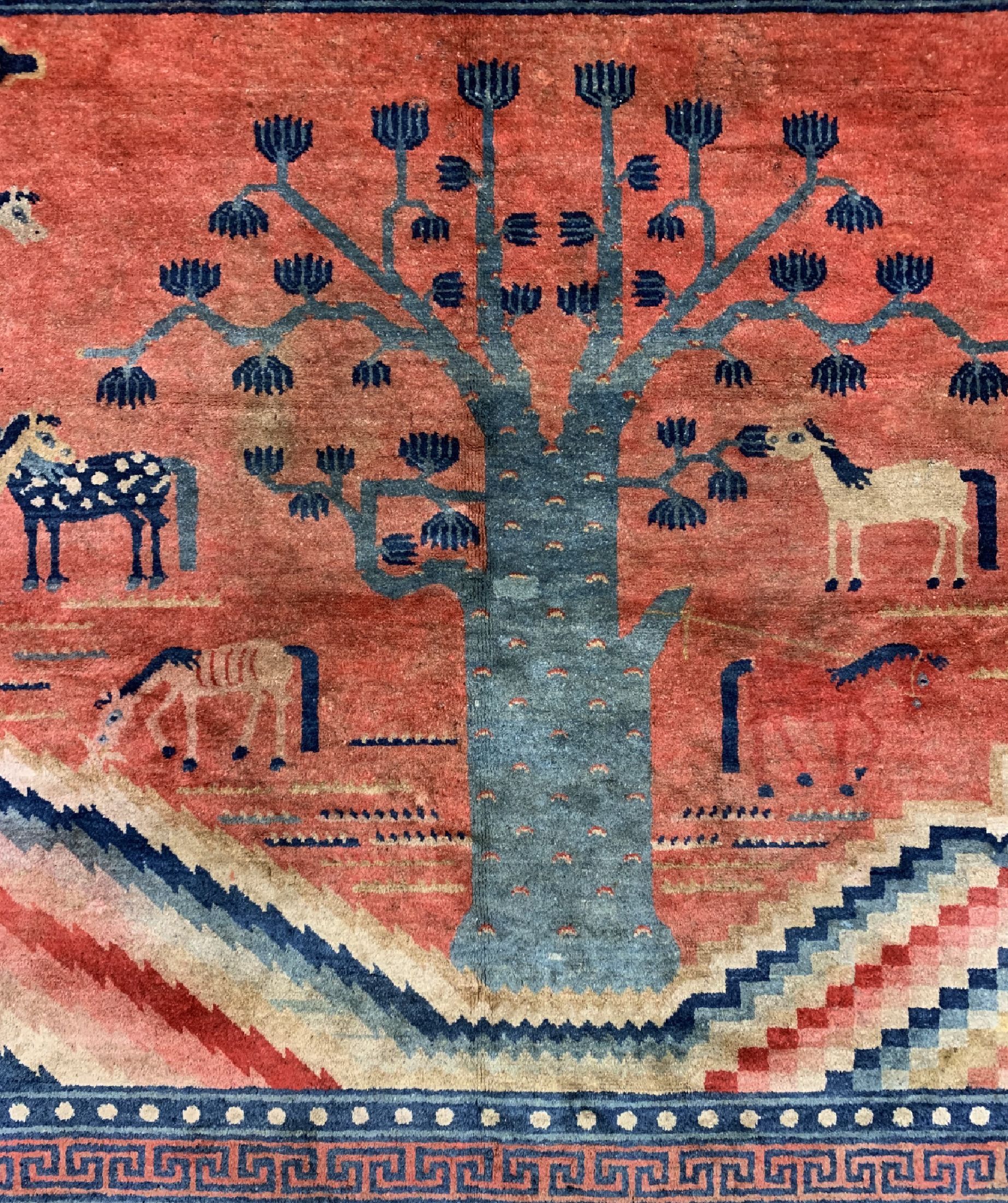 Detail c: Antiker Peking, China, 19.Jhd, Wolle auf Baumwolle, ca. 260 x 170 cm, Mottenfraß, EHZ: 2, gereinigt