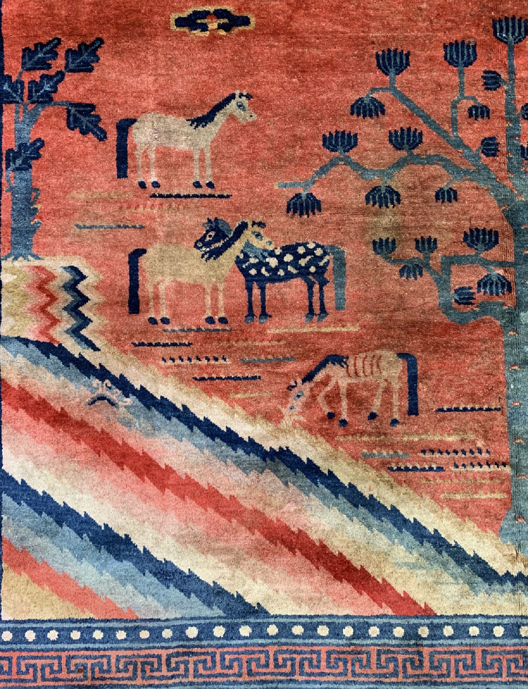 Detail d: Antiker Peking, China, 19.Jhd, Wolle auf Baumwolle, ca. 260 x 170 cm, Mottenfraß, EHZ: 2, gereinigt
